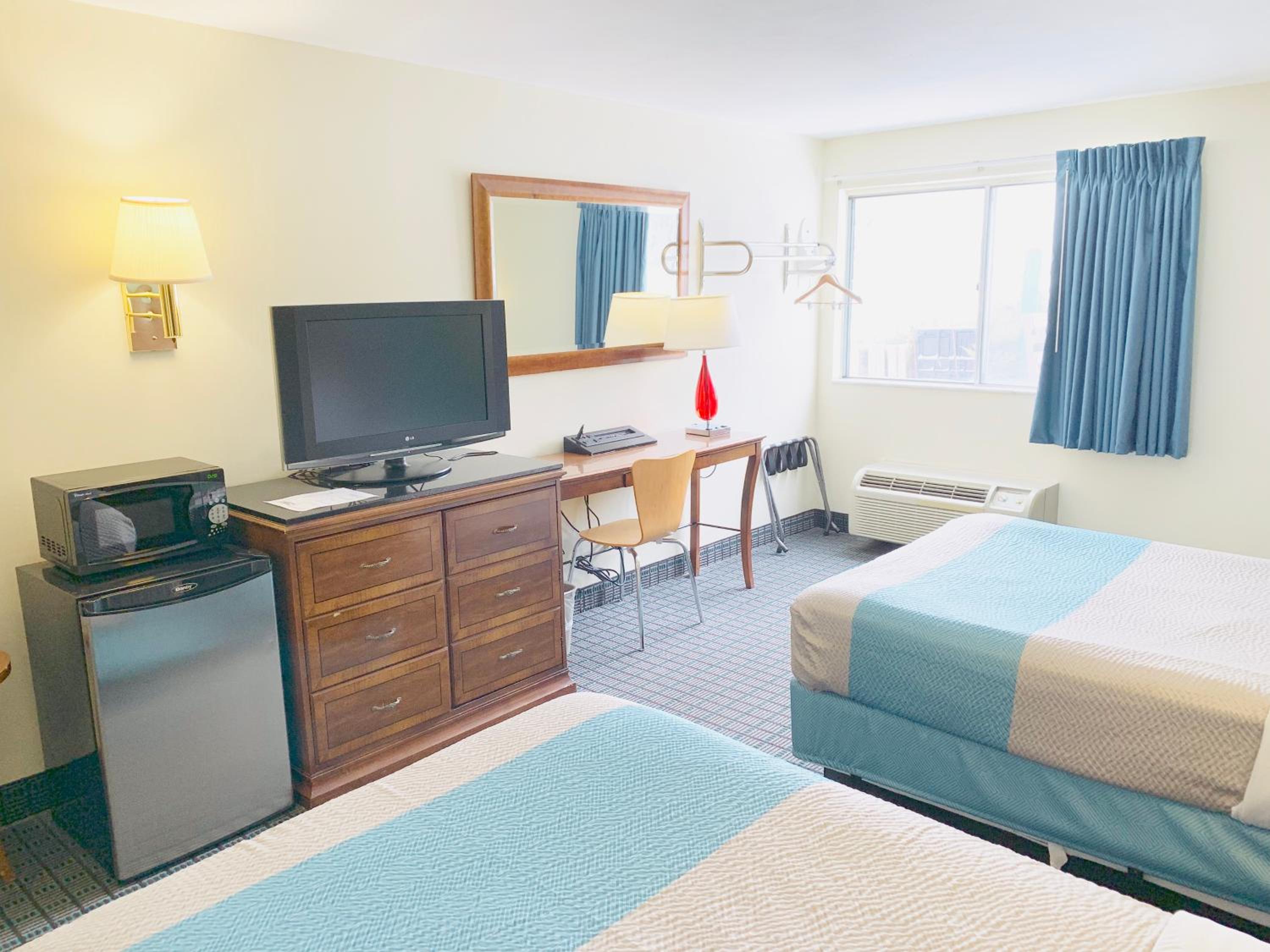 Quadruple Room - Non-Smoking - Photo 2