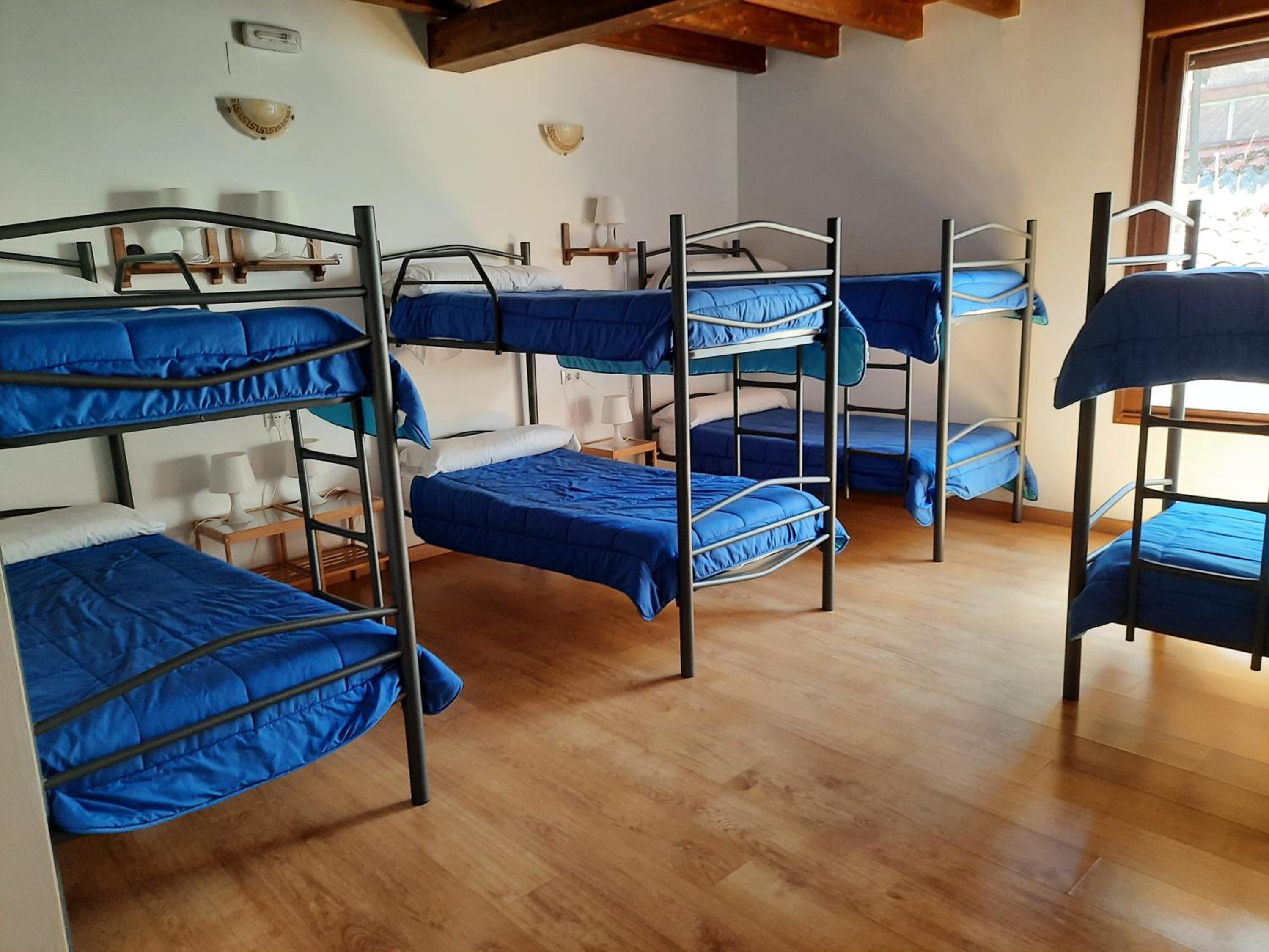 Cama en habitación compartida para 8 personas