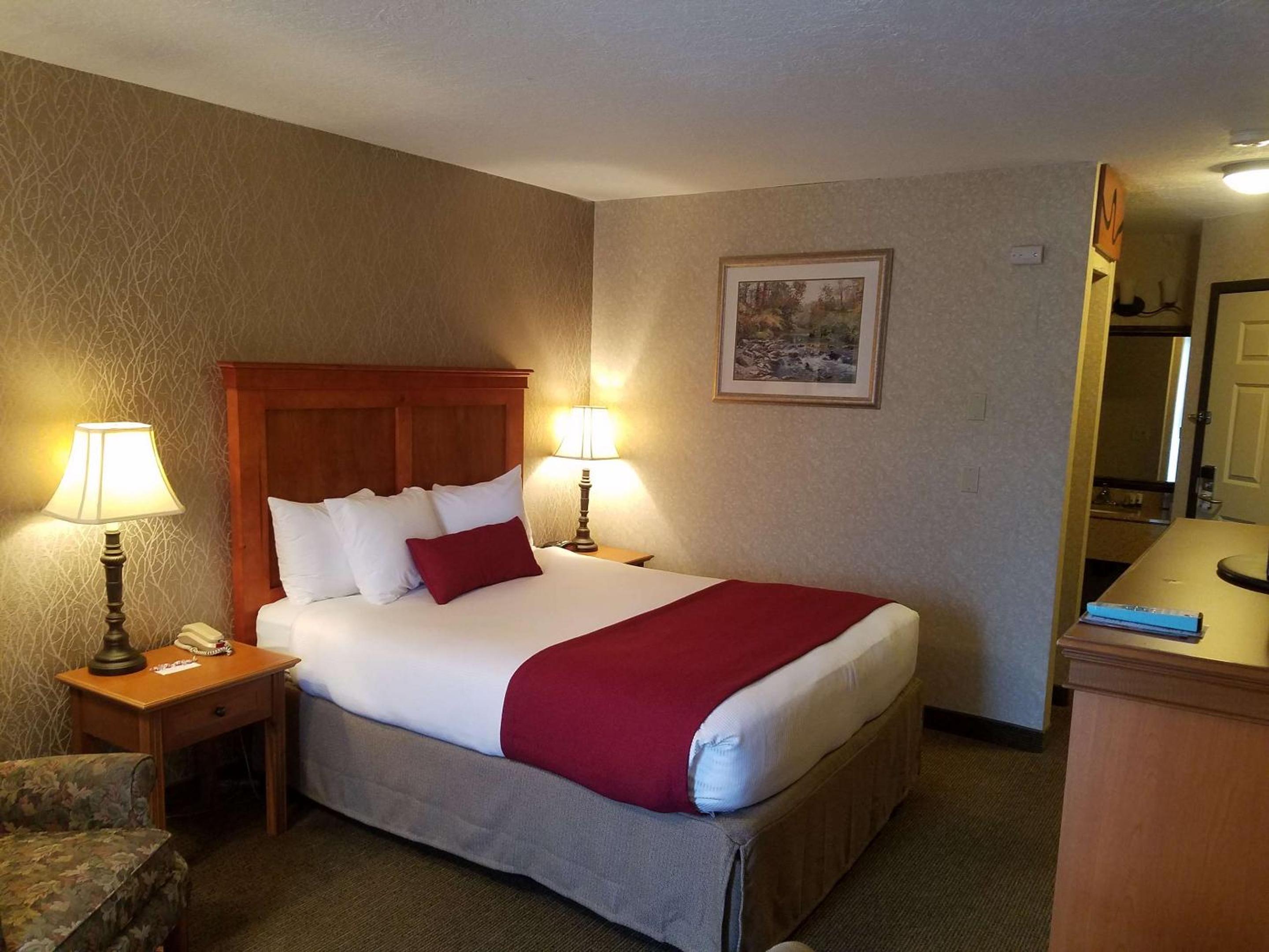 Queen Room with Balcony and River View - Non-Smoking - Photo 9