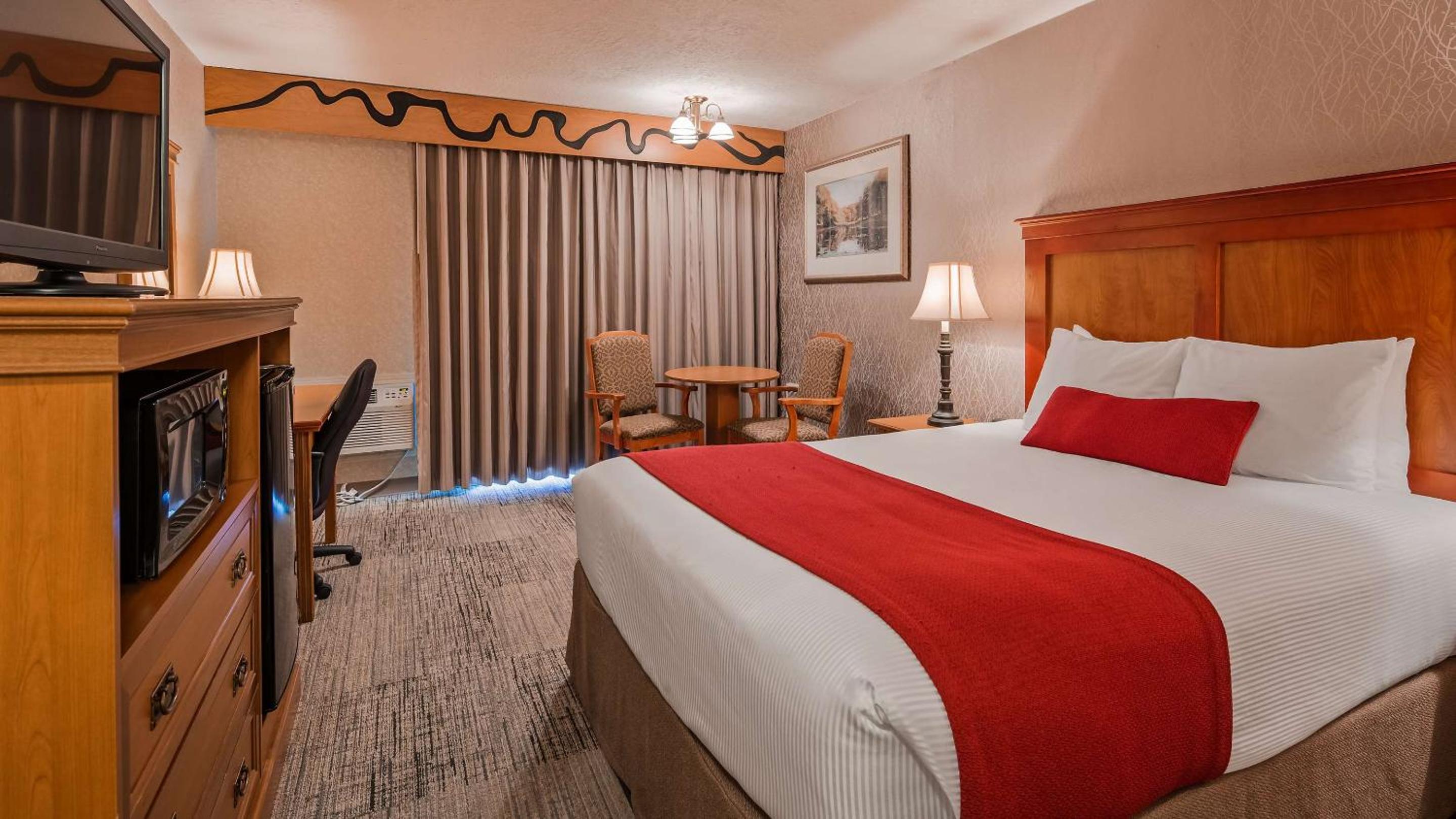 King Room with Balcony and River View - Non-Smoking - Photo 11