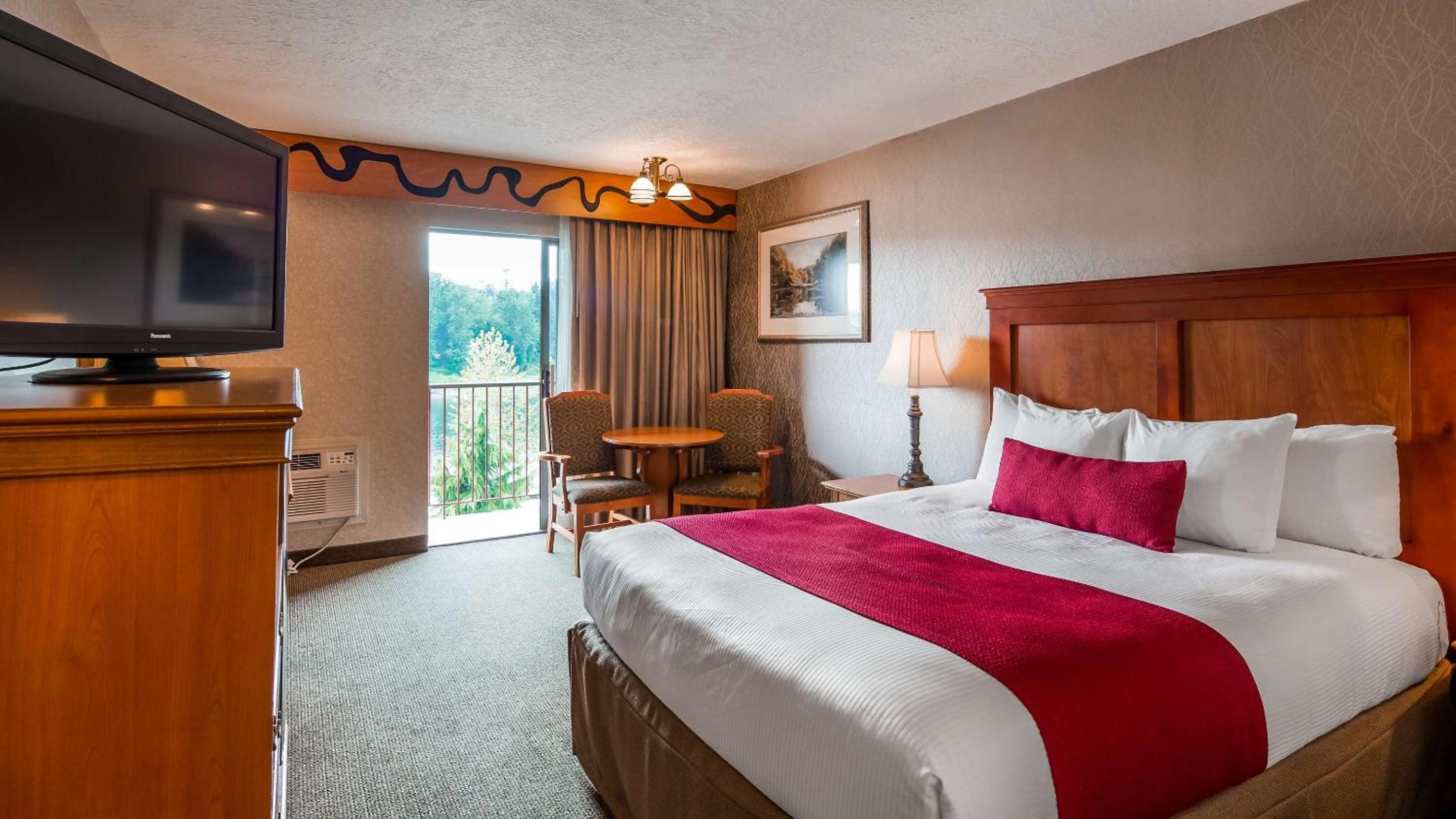 King Room with Balcony and River View - Non-Smoking - Photo 6