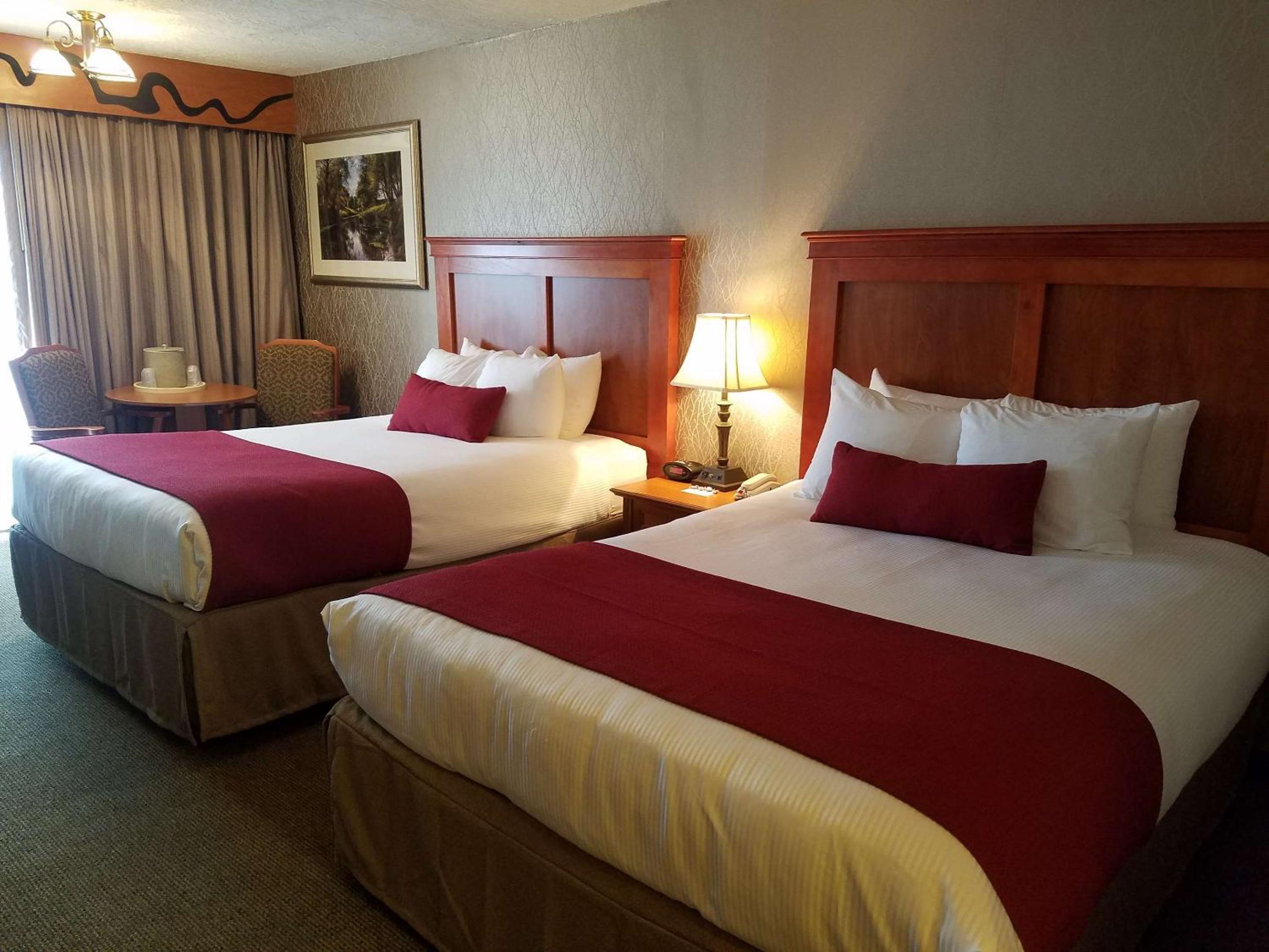 Queen Room with Two Queen Beds, Balcony and River View - Non-Smoking - Photo 4