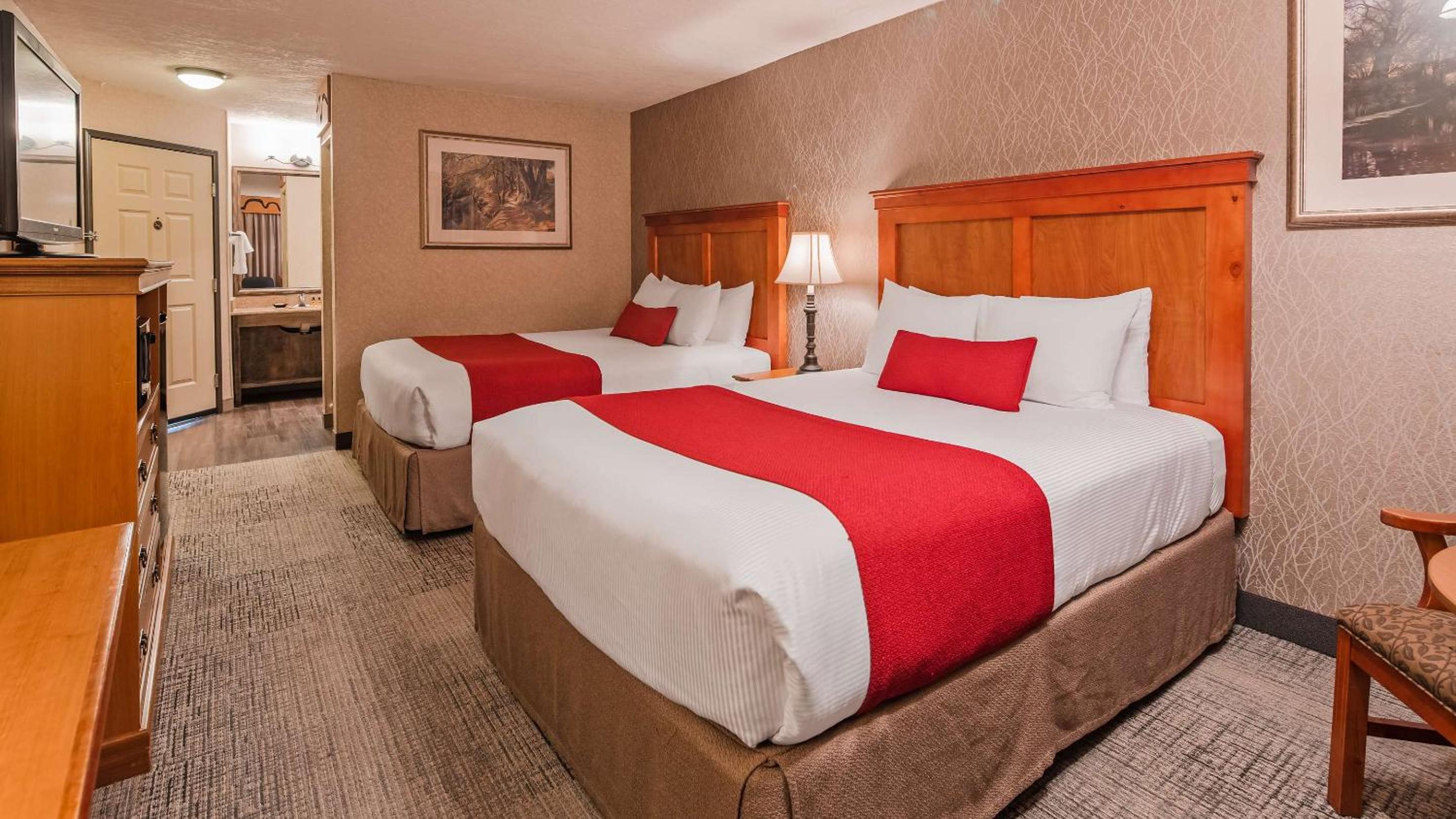 Queen Room with Two Queen Beds, Balcony and River View - Non-Smoking - Photo 11