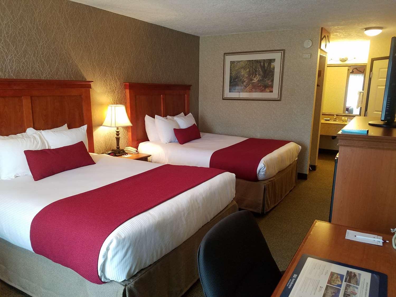 Queen Room with Two Queen Beds, Balcony and River View - Non-Smoking - Photo 3