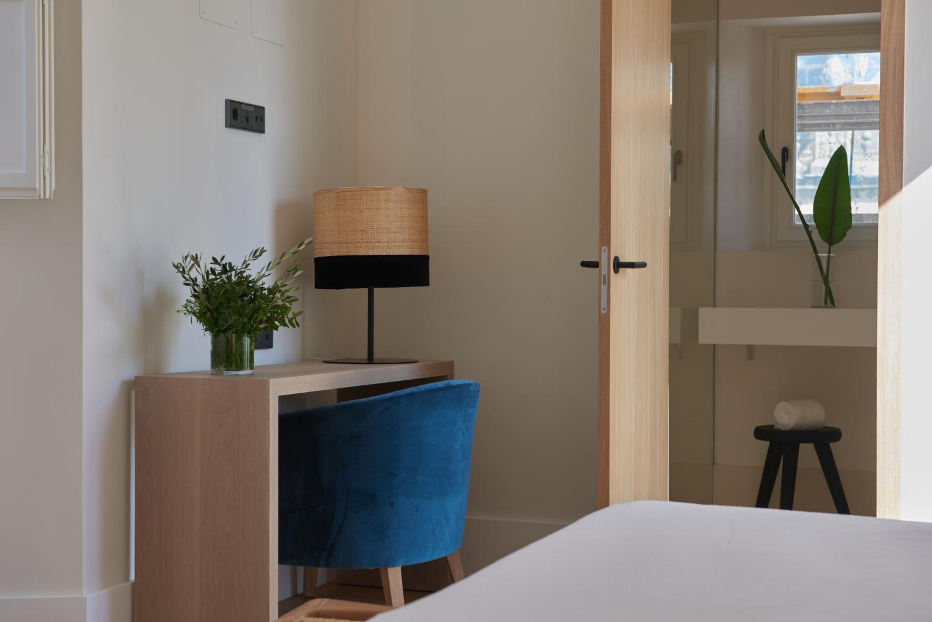 Deluxe Double or Twin Room - Photo 5