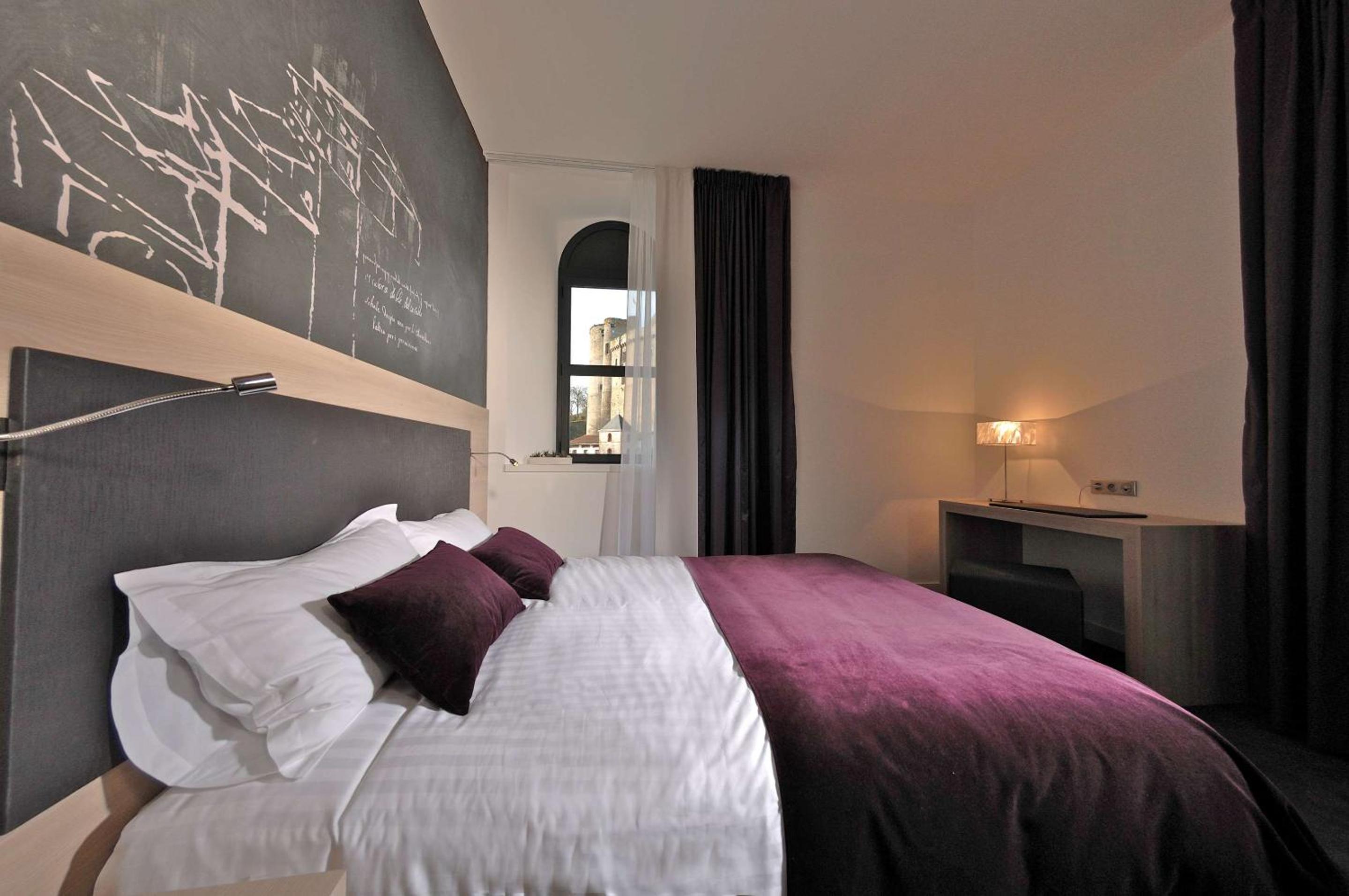 Standard Queen Room with River View - Photo 4