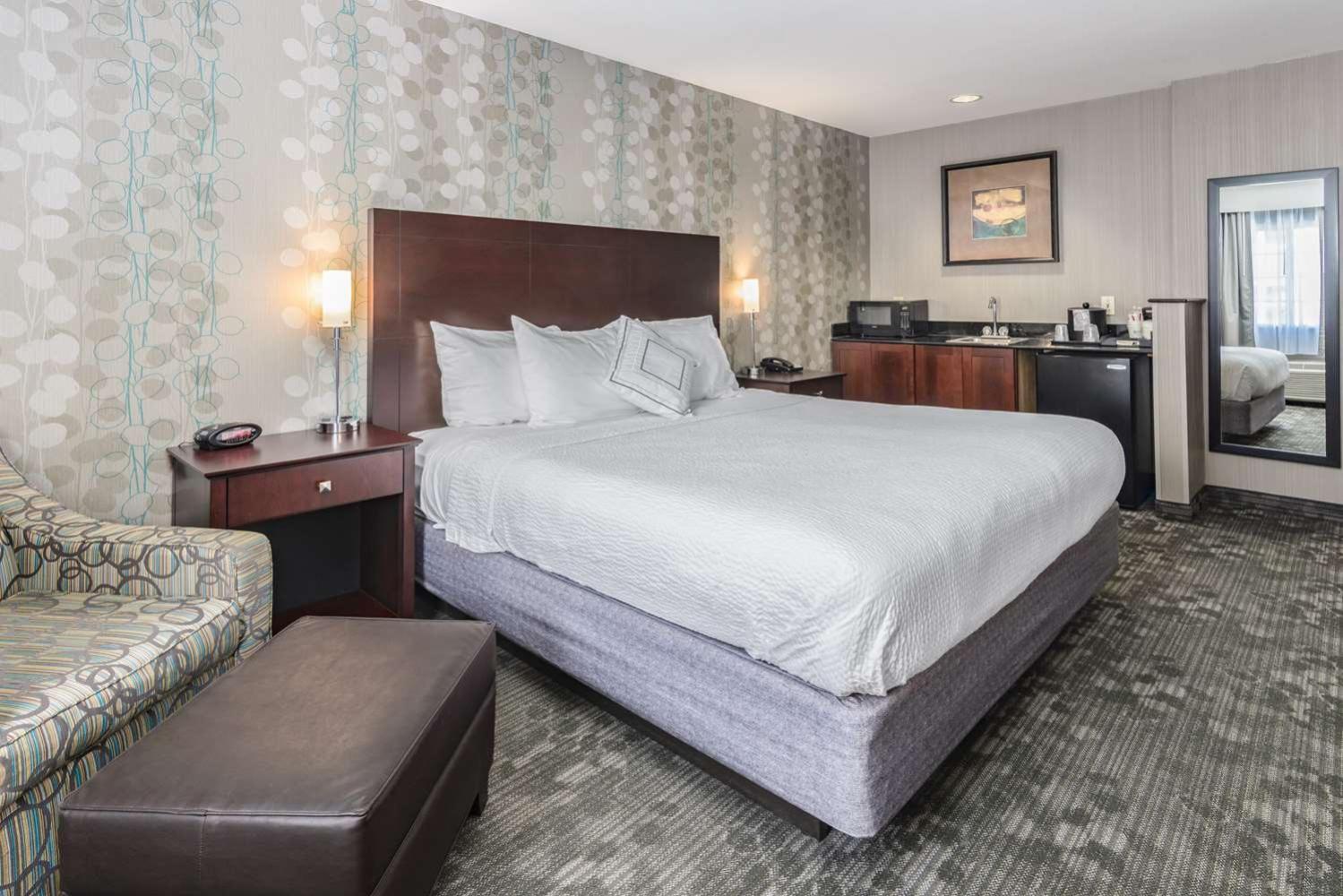 King Room - Non-Smoking - Photo 1
