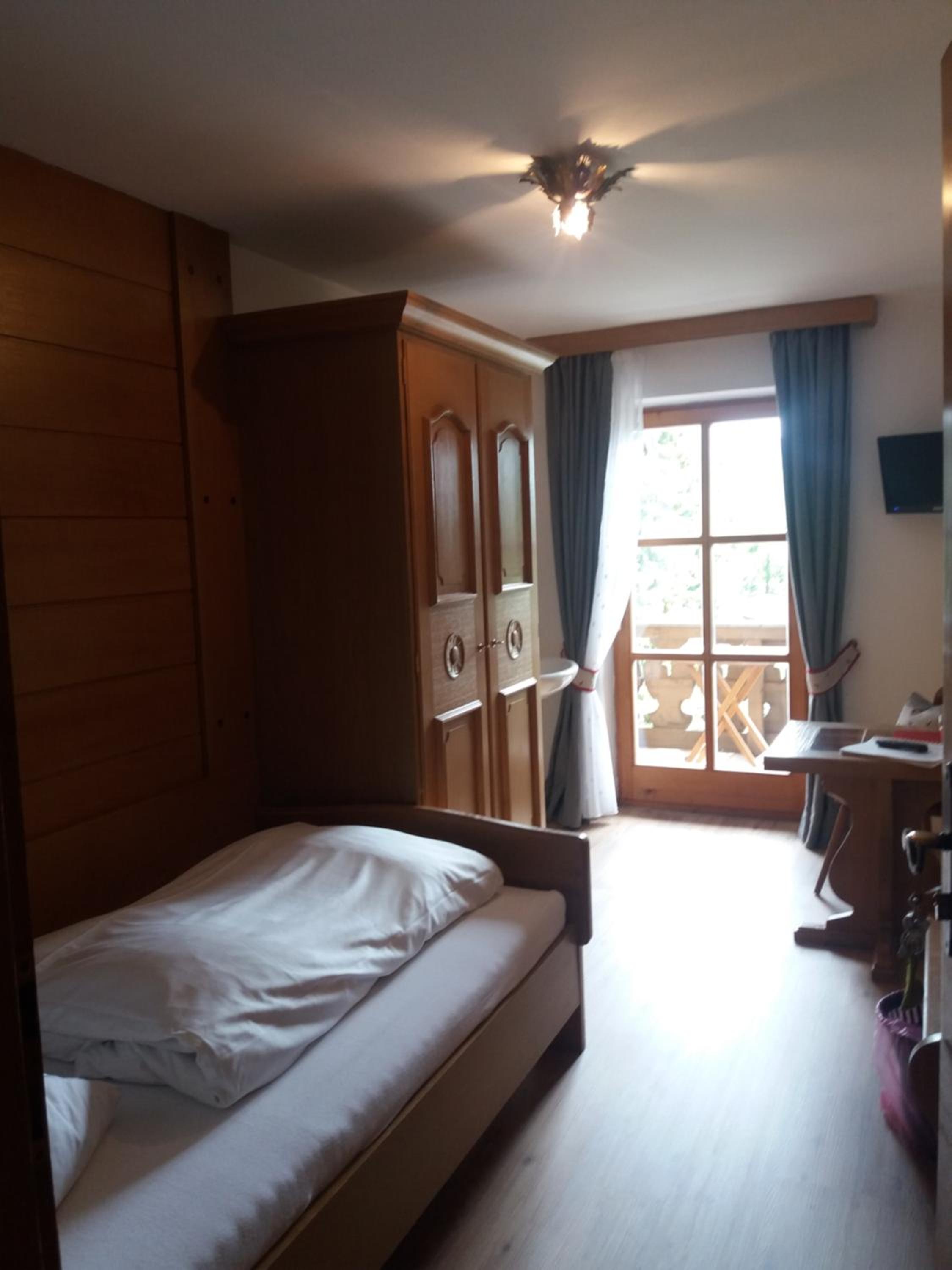 Single Room with Private External Bathroom photo 1