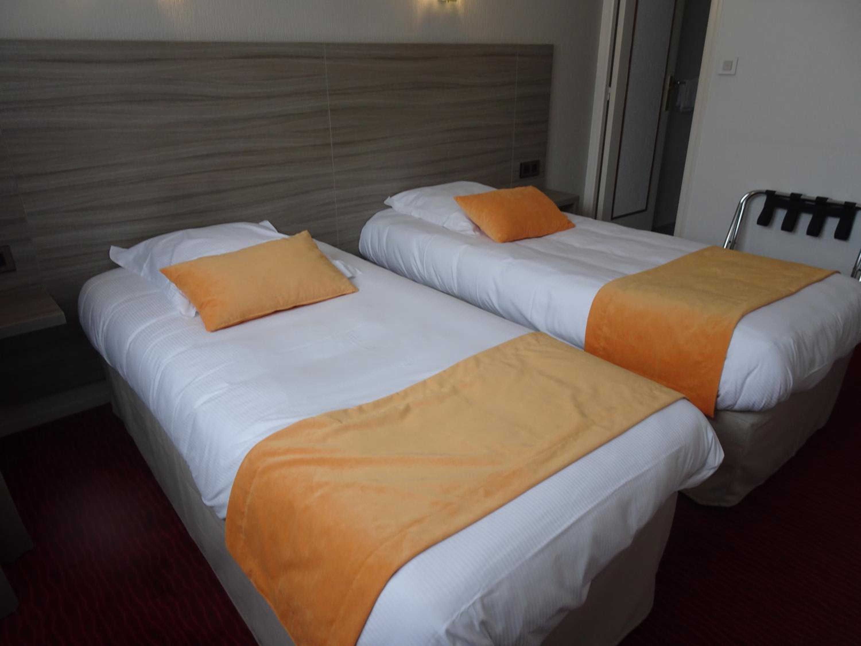 Twin Room - Photo 1