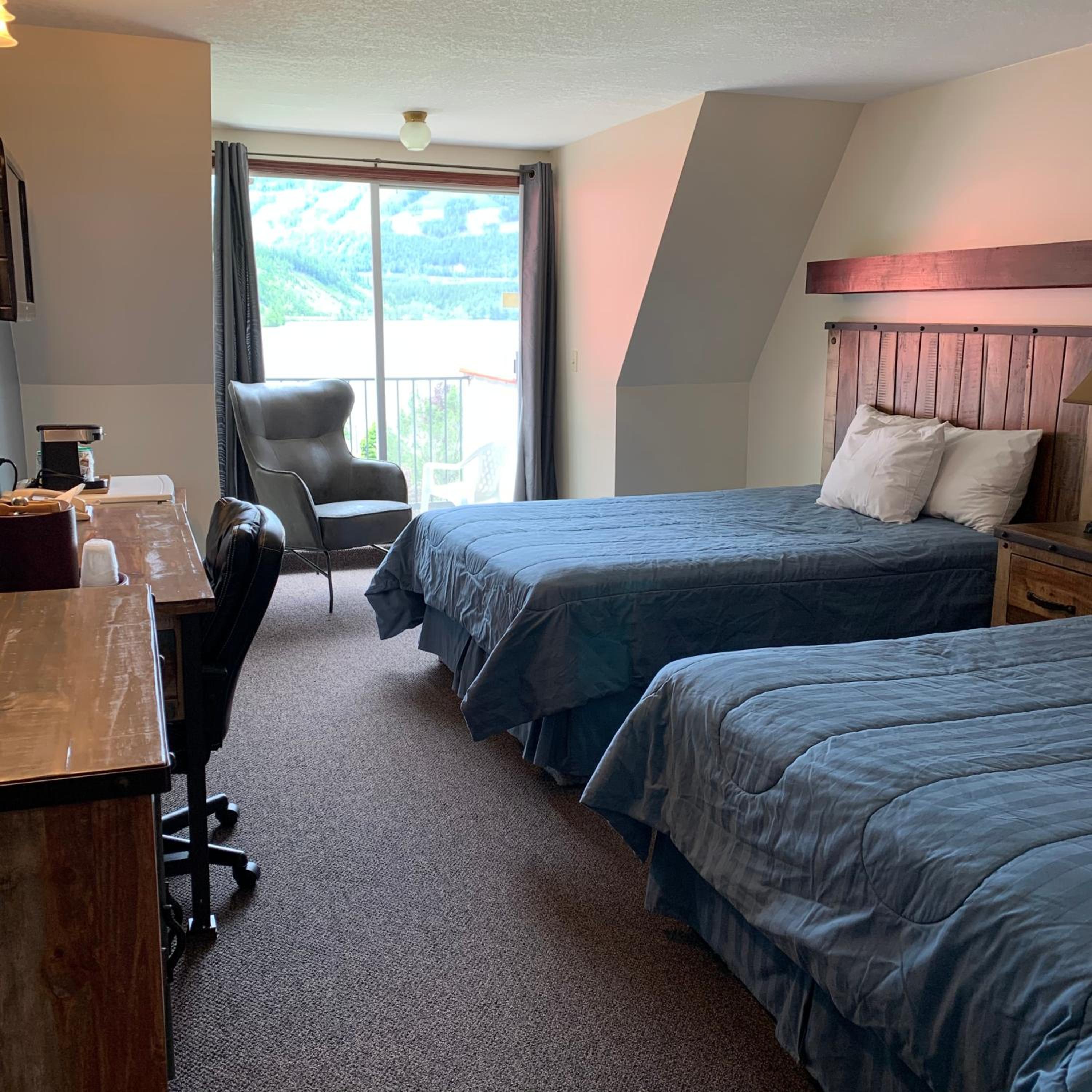 Standard Queen Room with Two Queen Beds photo 1
