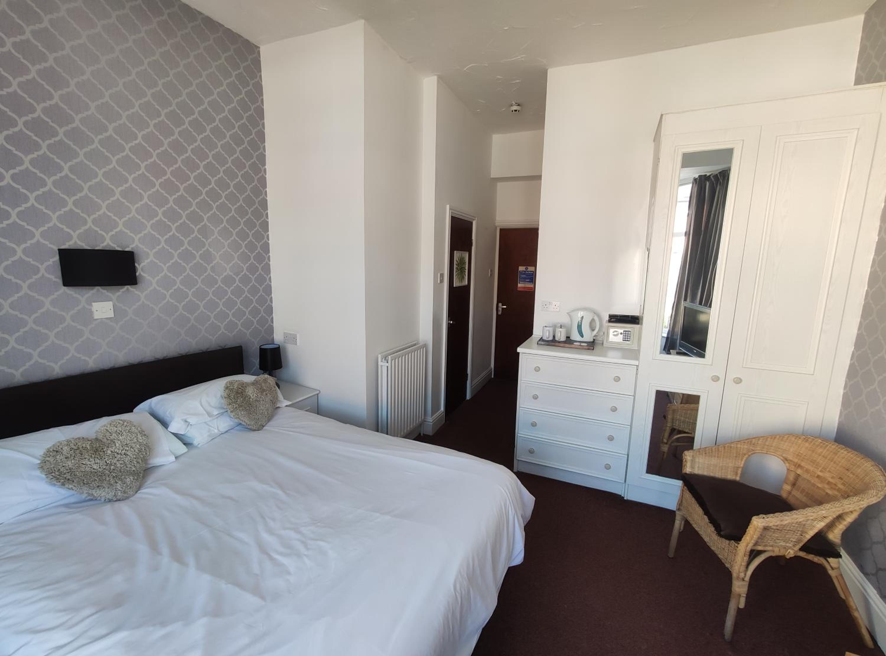 Double Room with Private Bathroom - Photo 4