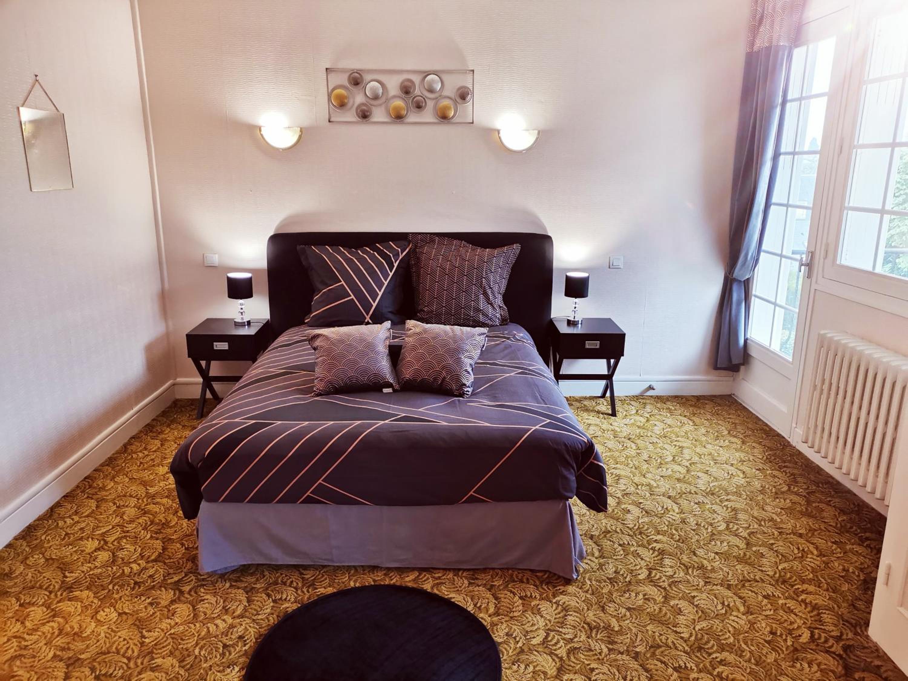 Family Room with Private Bathroom photo 2