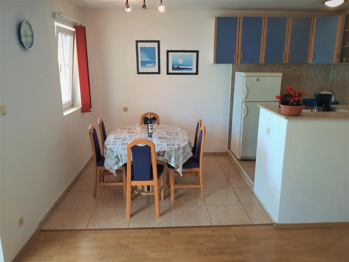 Apartment with Terrace - Photo 5