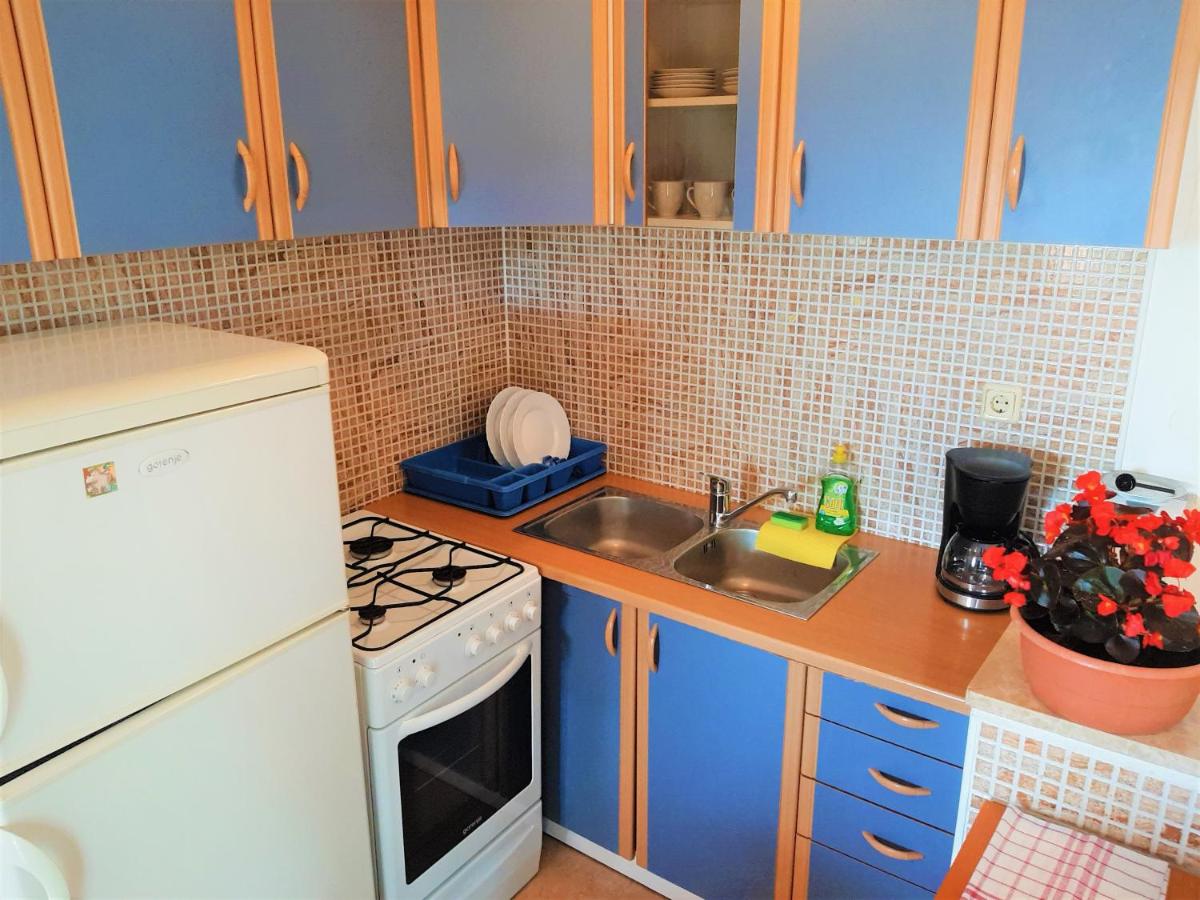 Apartment with Terrace - Photo 7