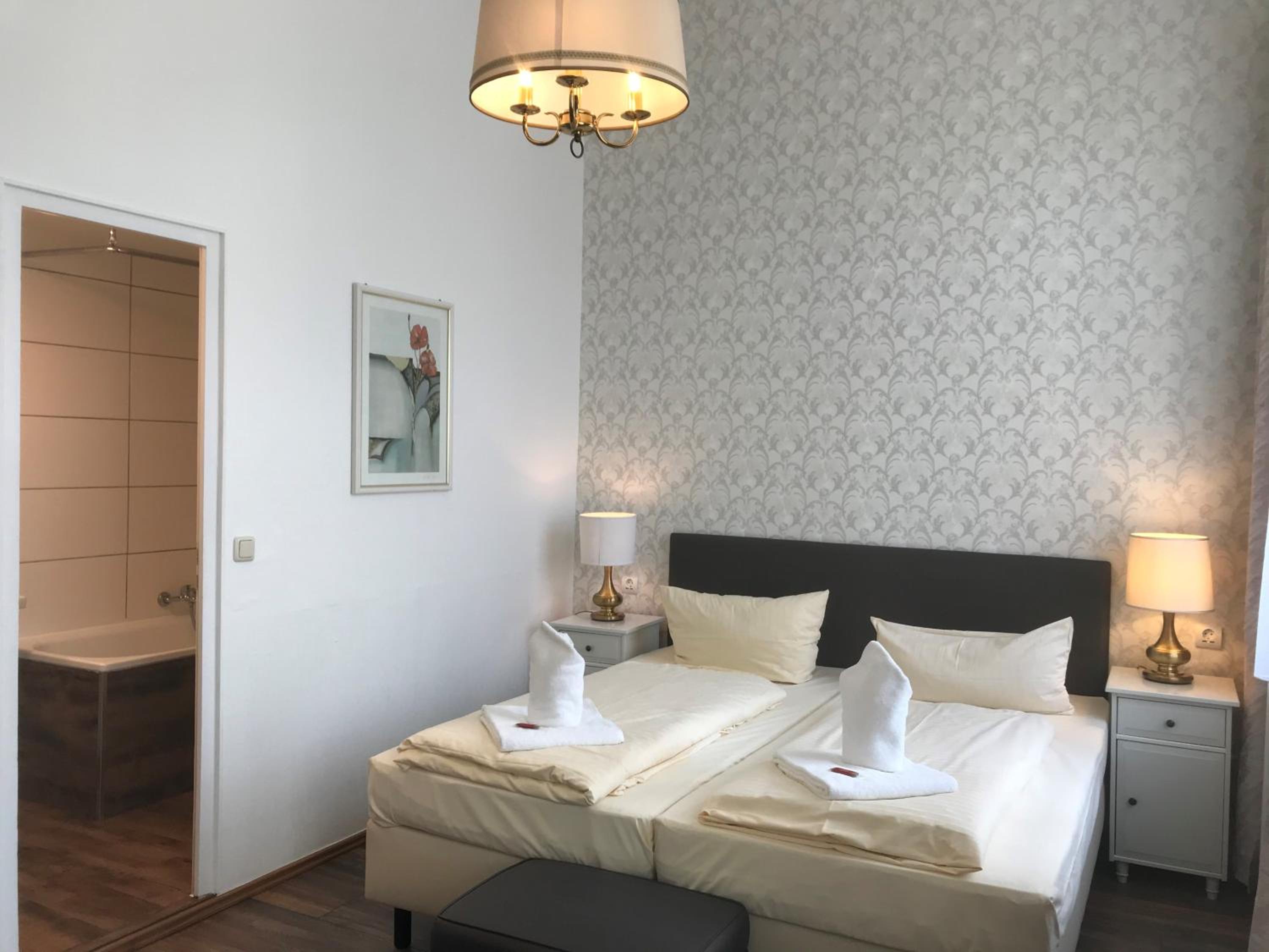 Standard Double Room - Photo 8