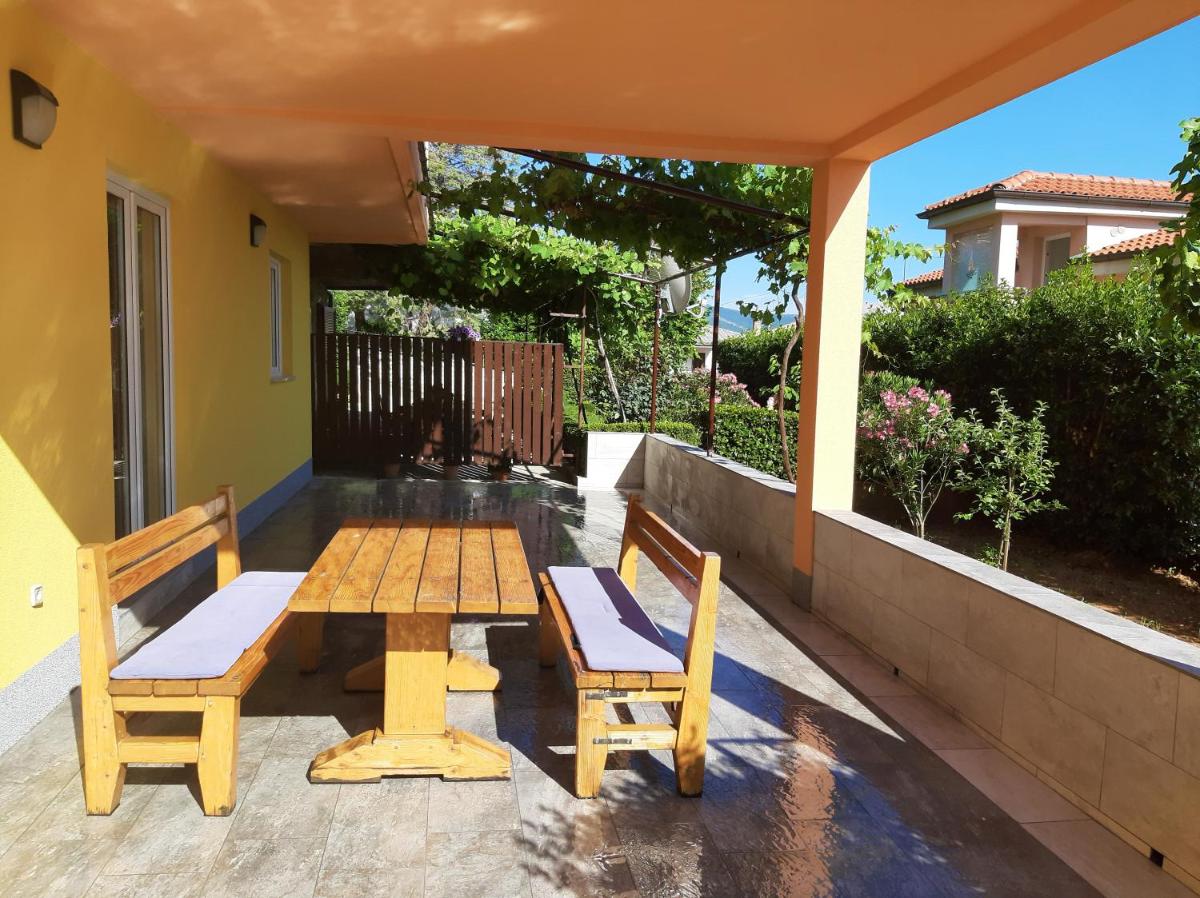 Apartment with Terrace - Photo 2