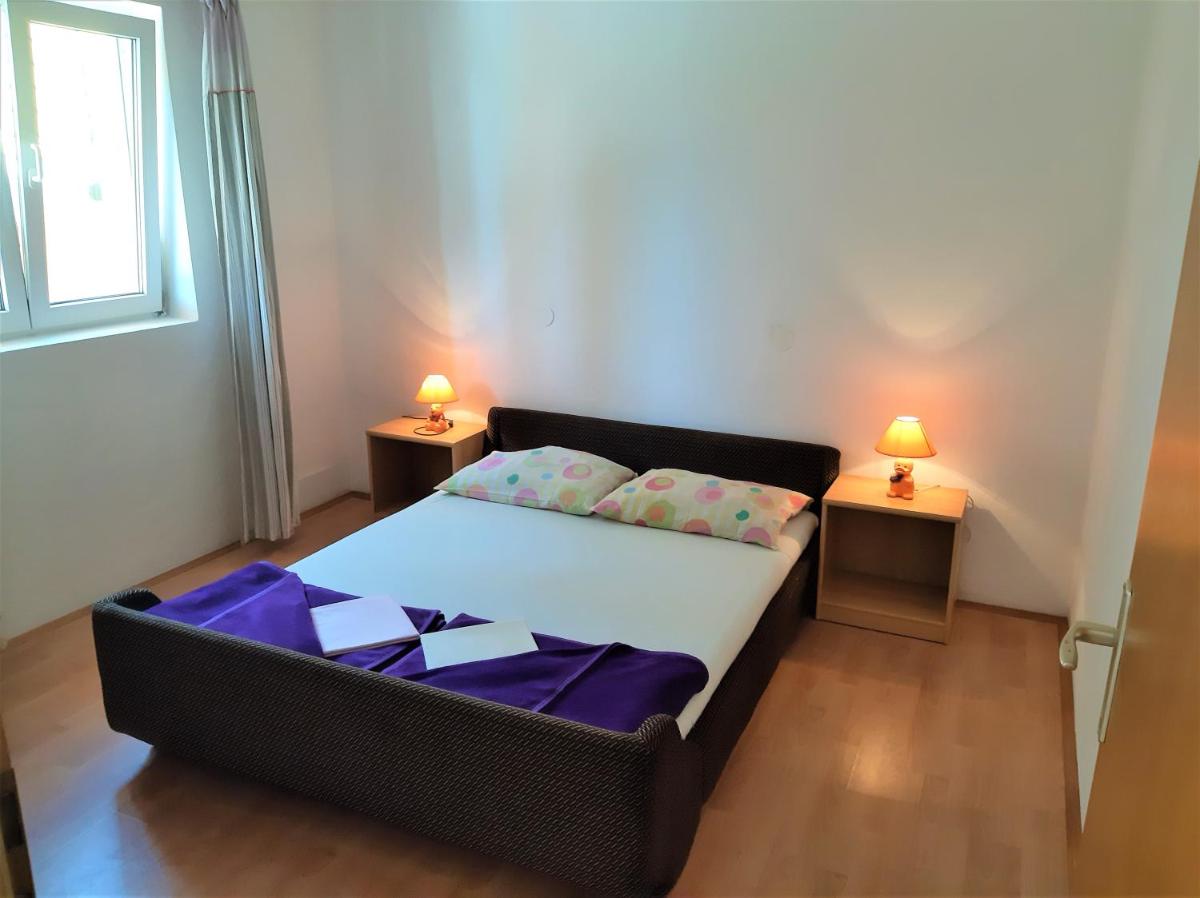 Apartment with Terrace - Photo 10