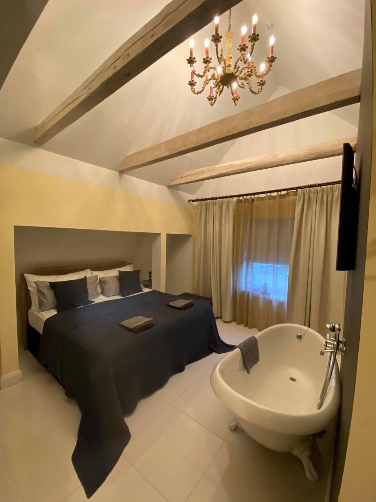 Deluxe Double Room with Bath - Photo 1