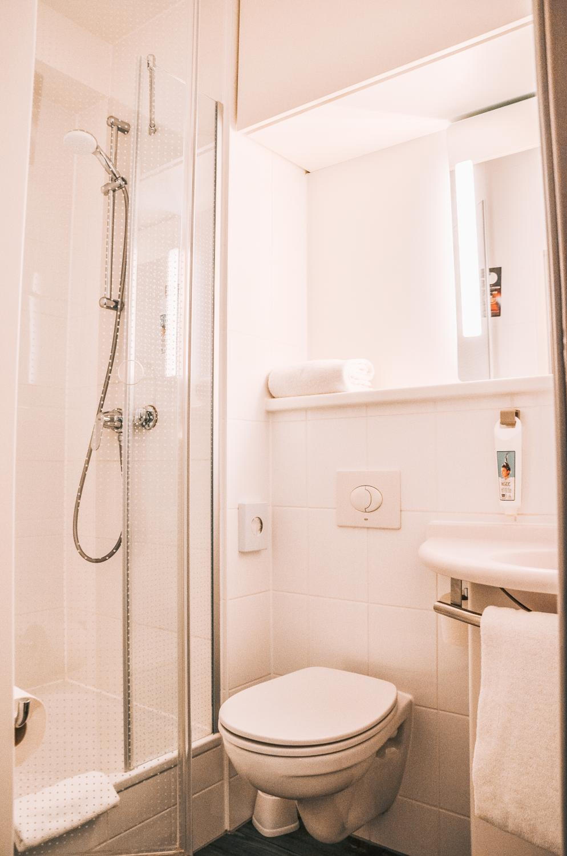 Standard Double or Twin Room - Photo 7