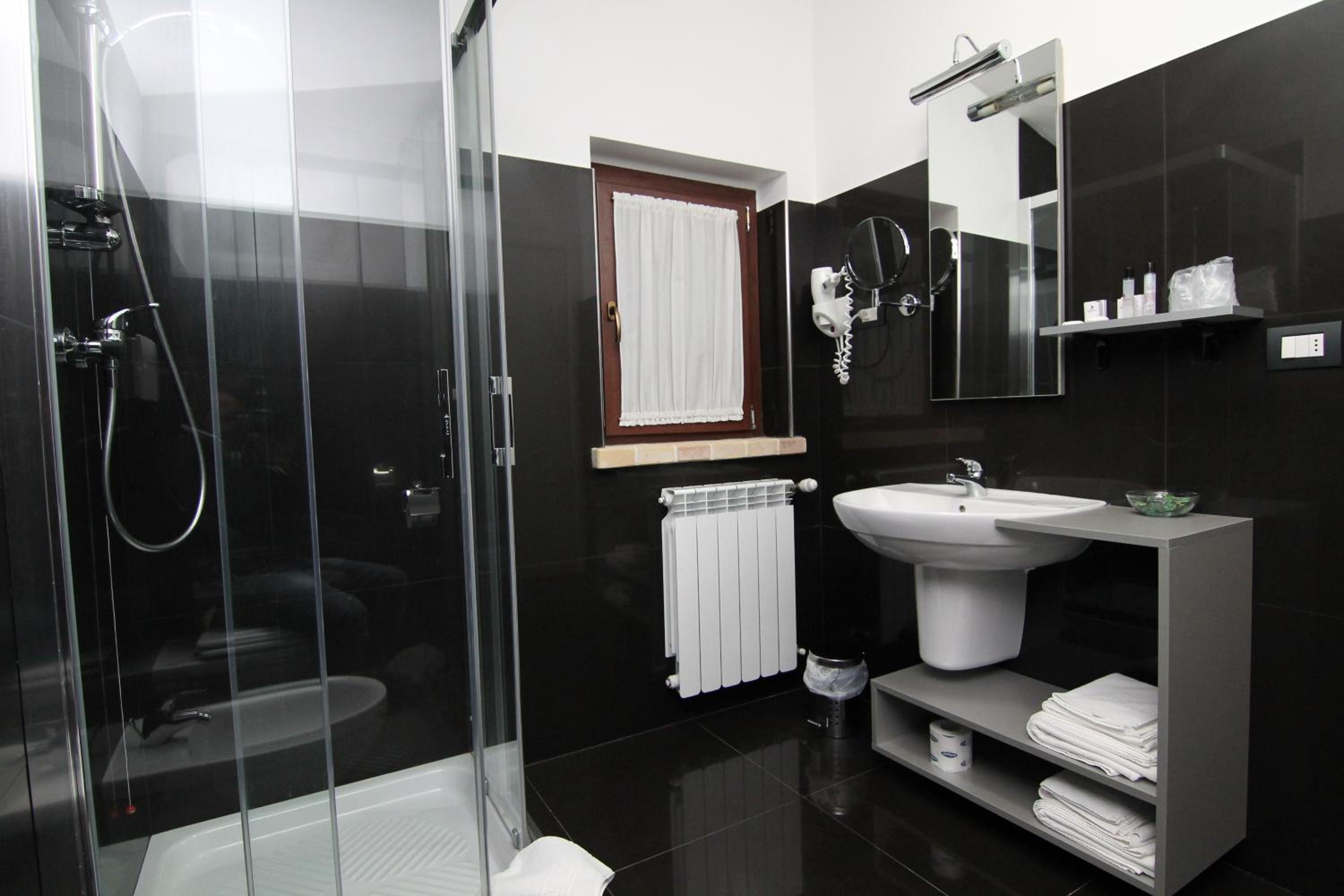 Suite with Spa Bath photo 2
