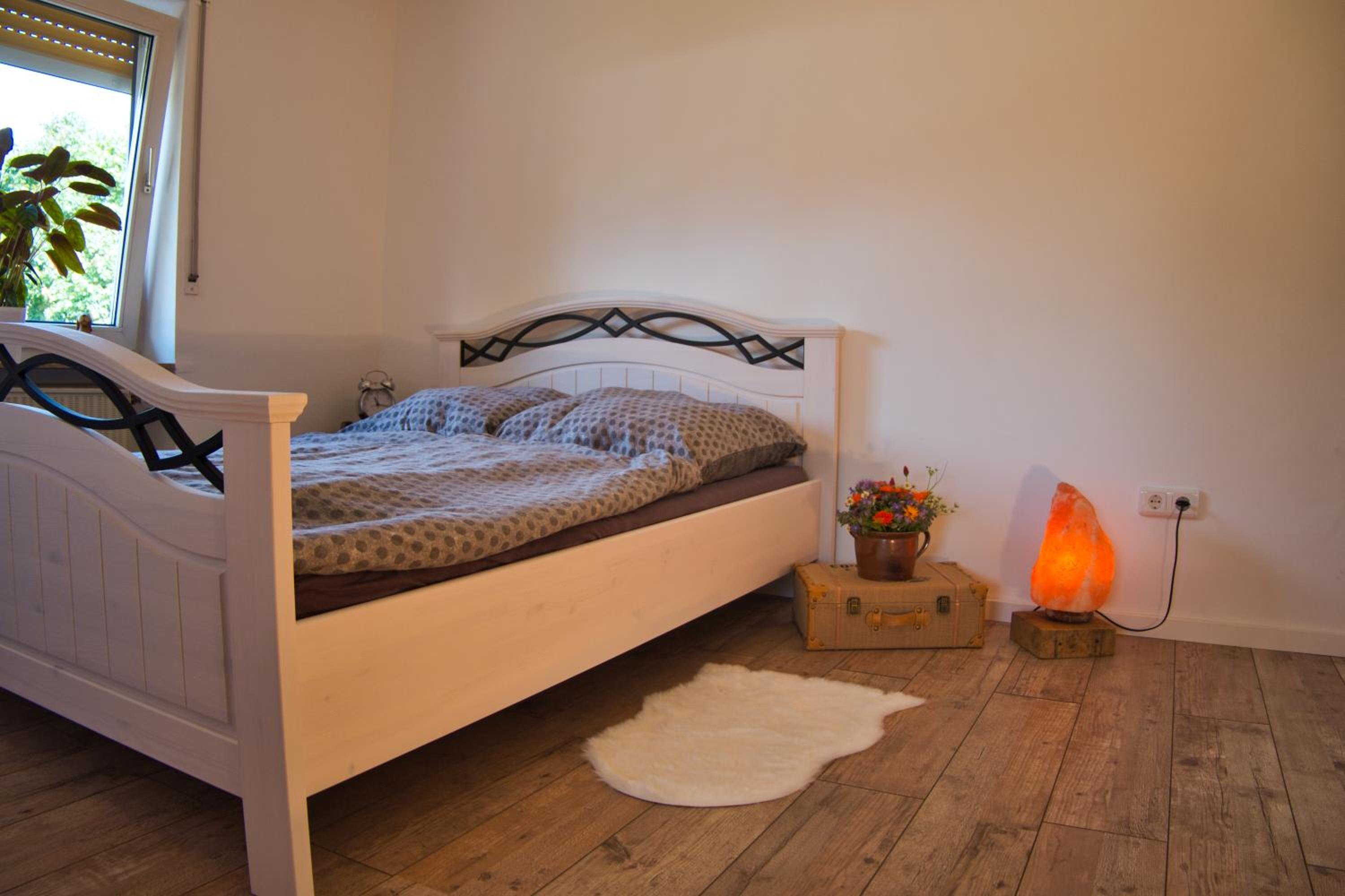 One-Bedroom Apartment - Photo 1