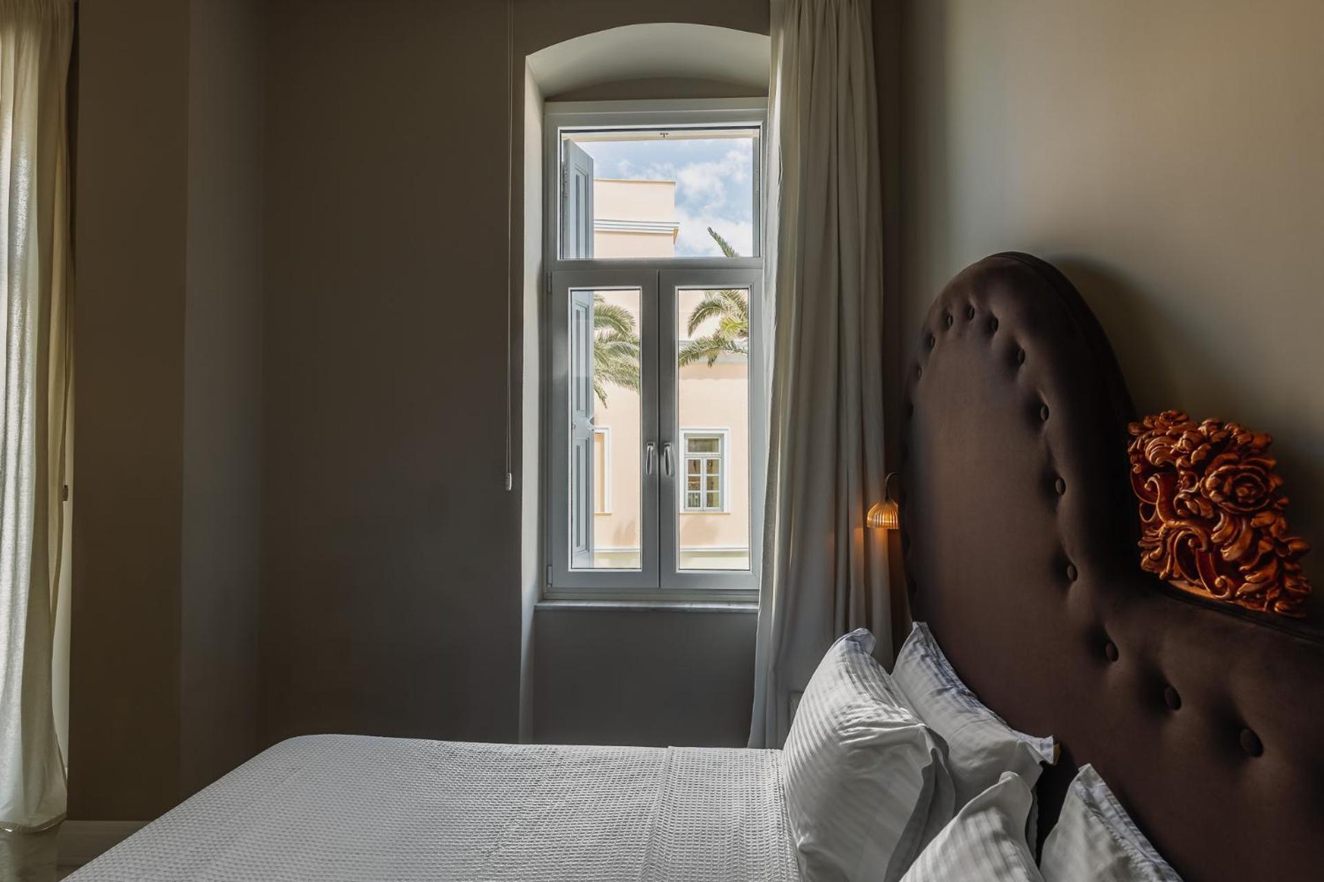 Superior Double Room with Balcony - Photo 13