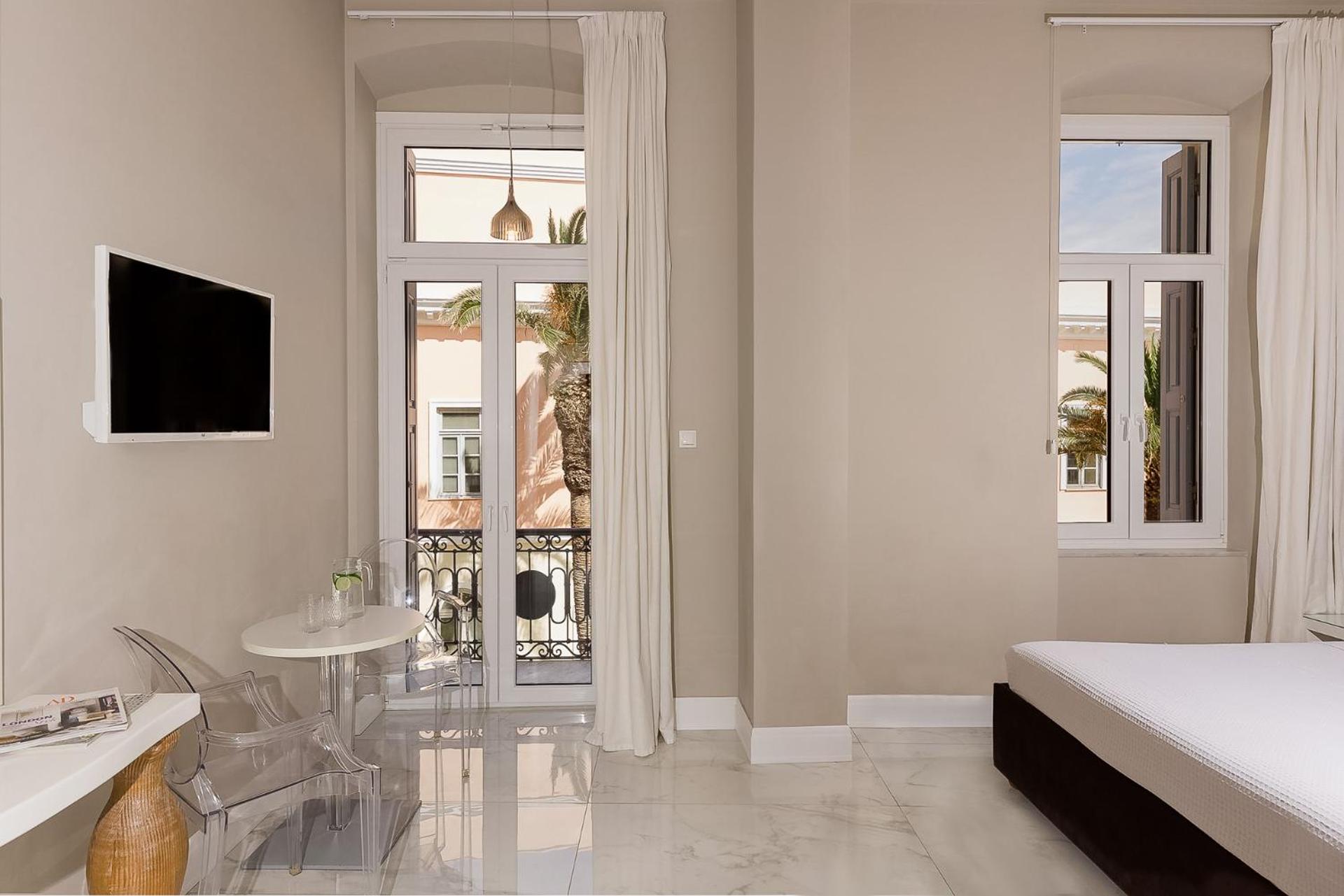 Superior Double Room with Balcony - Photo 14