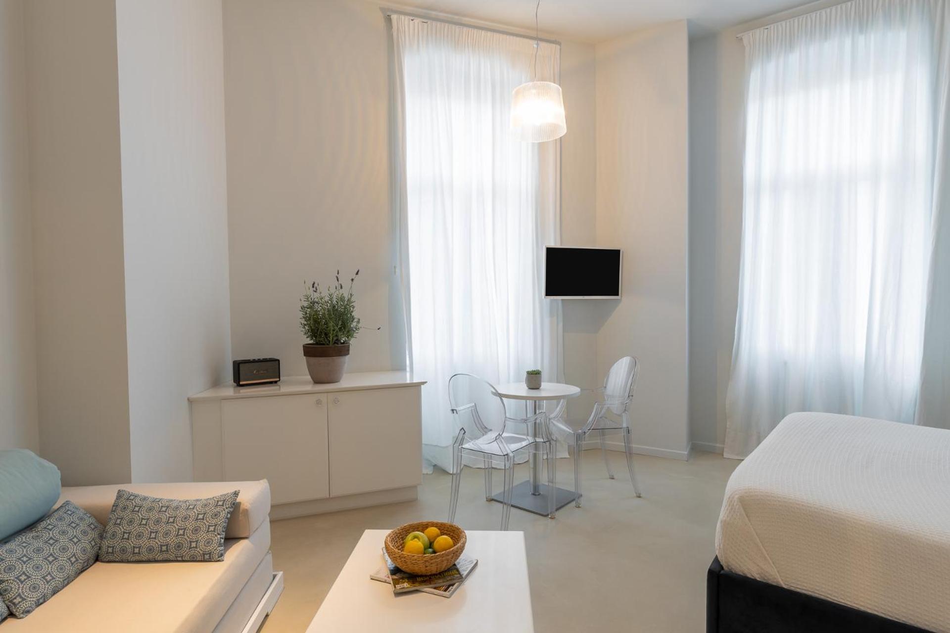 Deluxe Double Room - Photo 8