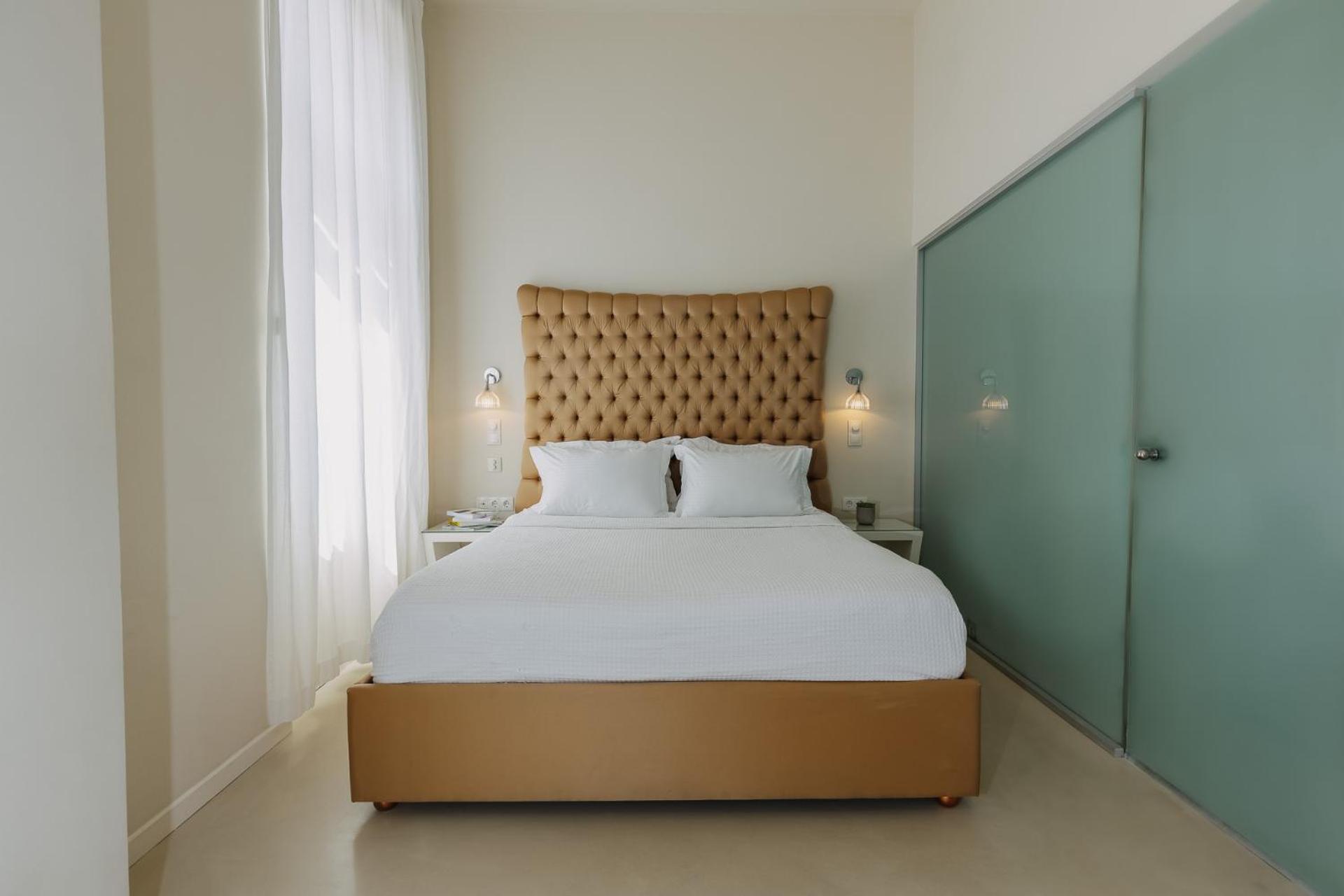 Superior Double Room with City View - Photo 12