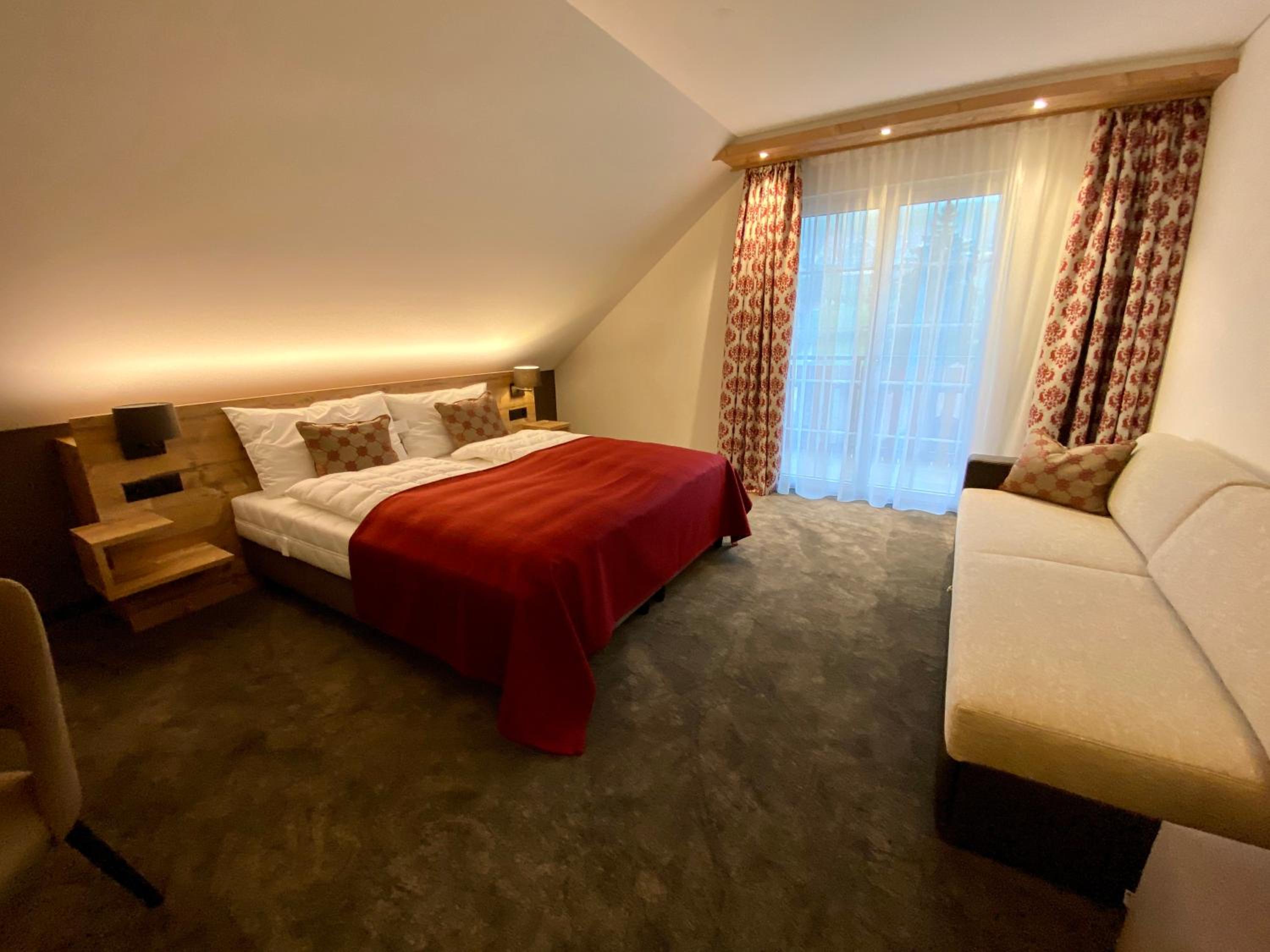 Deluxe Double Room with Balcony - Photo 1