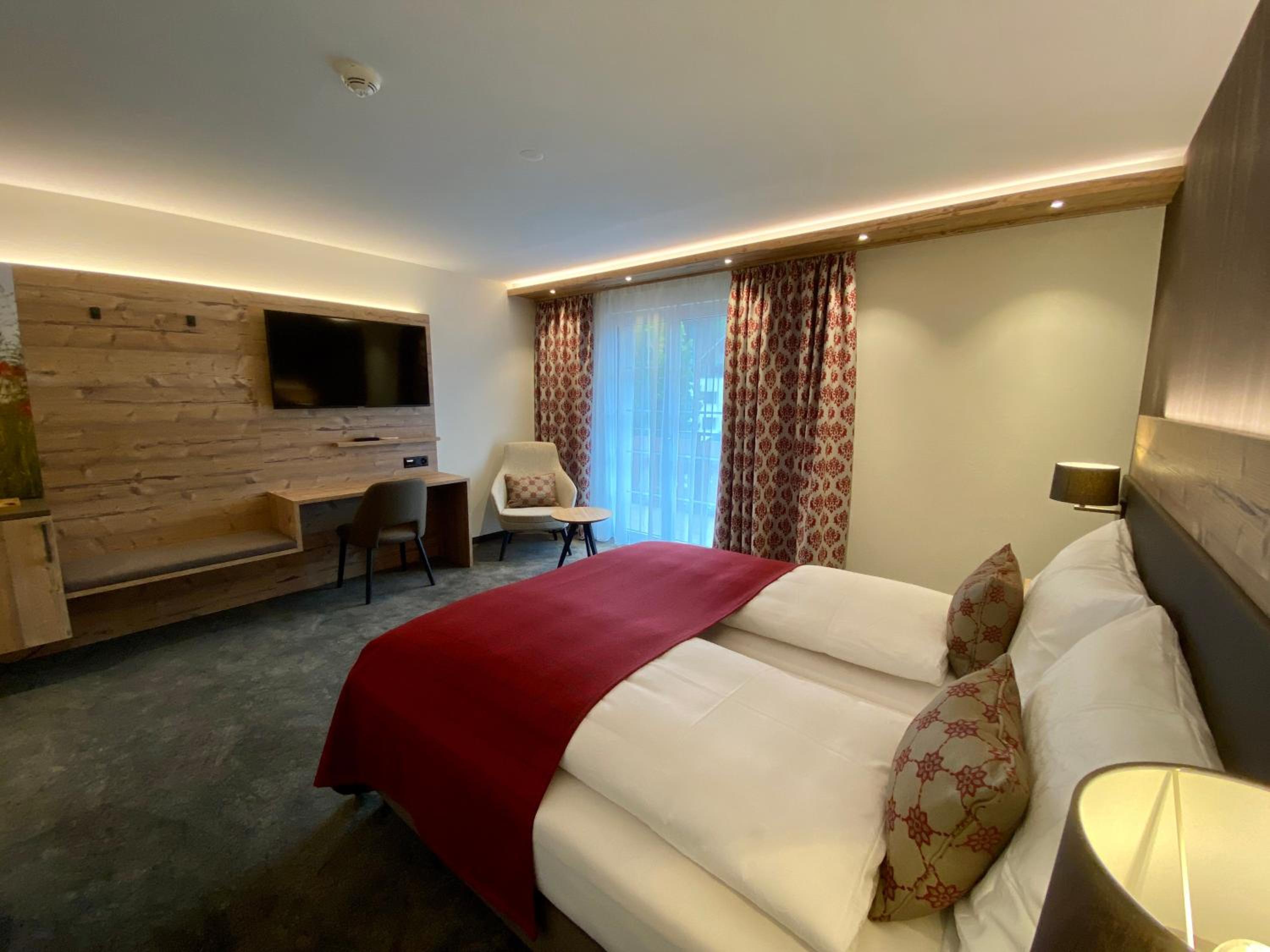 Double Room with Balcony - Photo 2