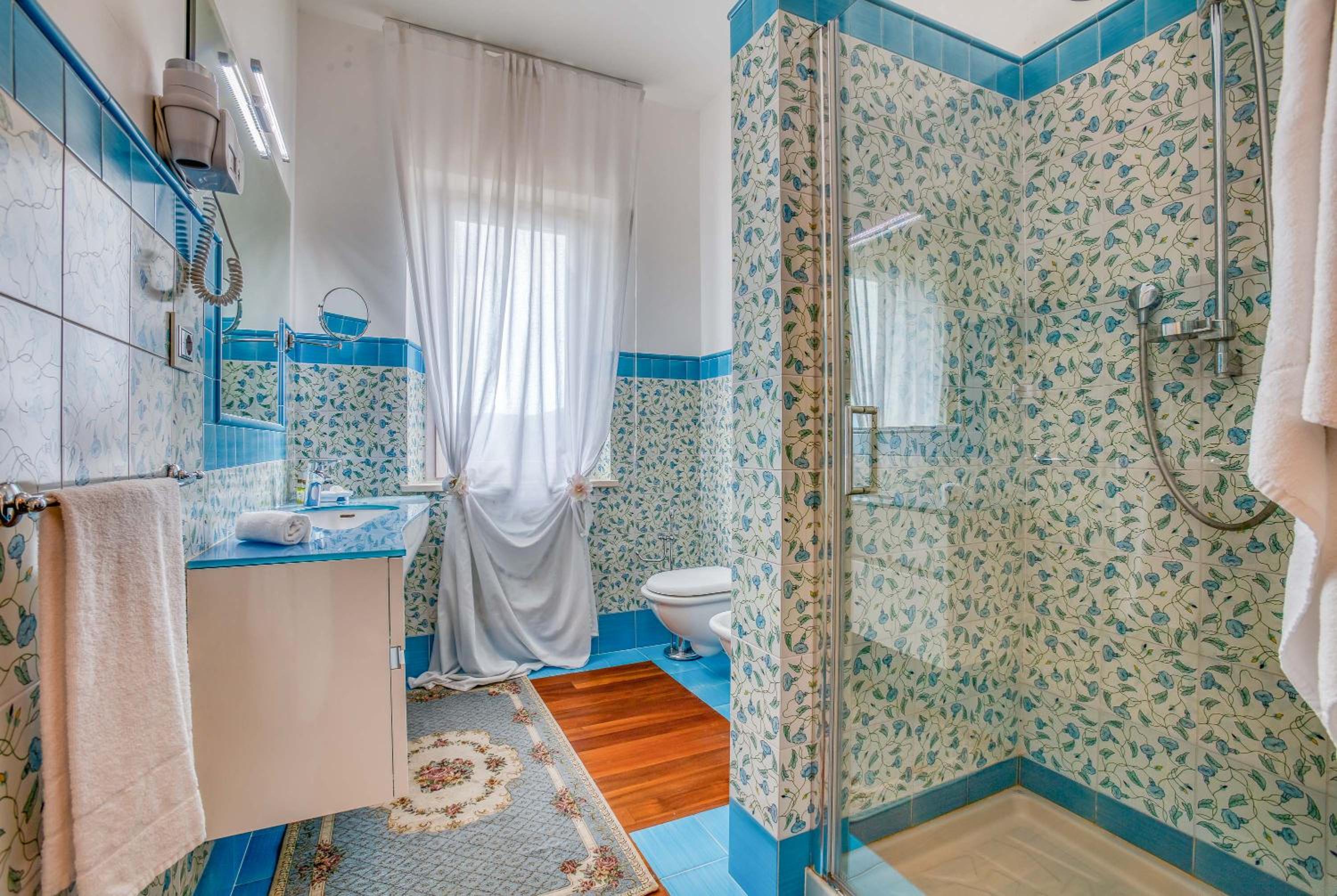 Suite - Photo 4