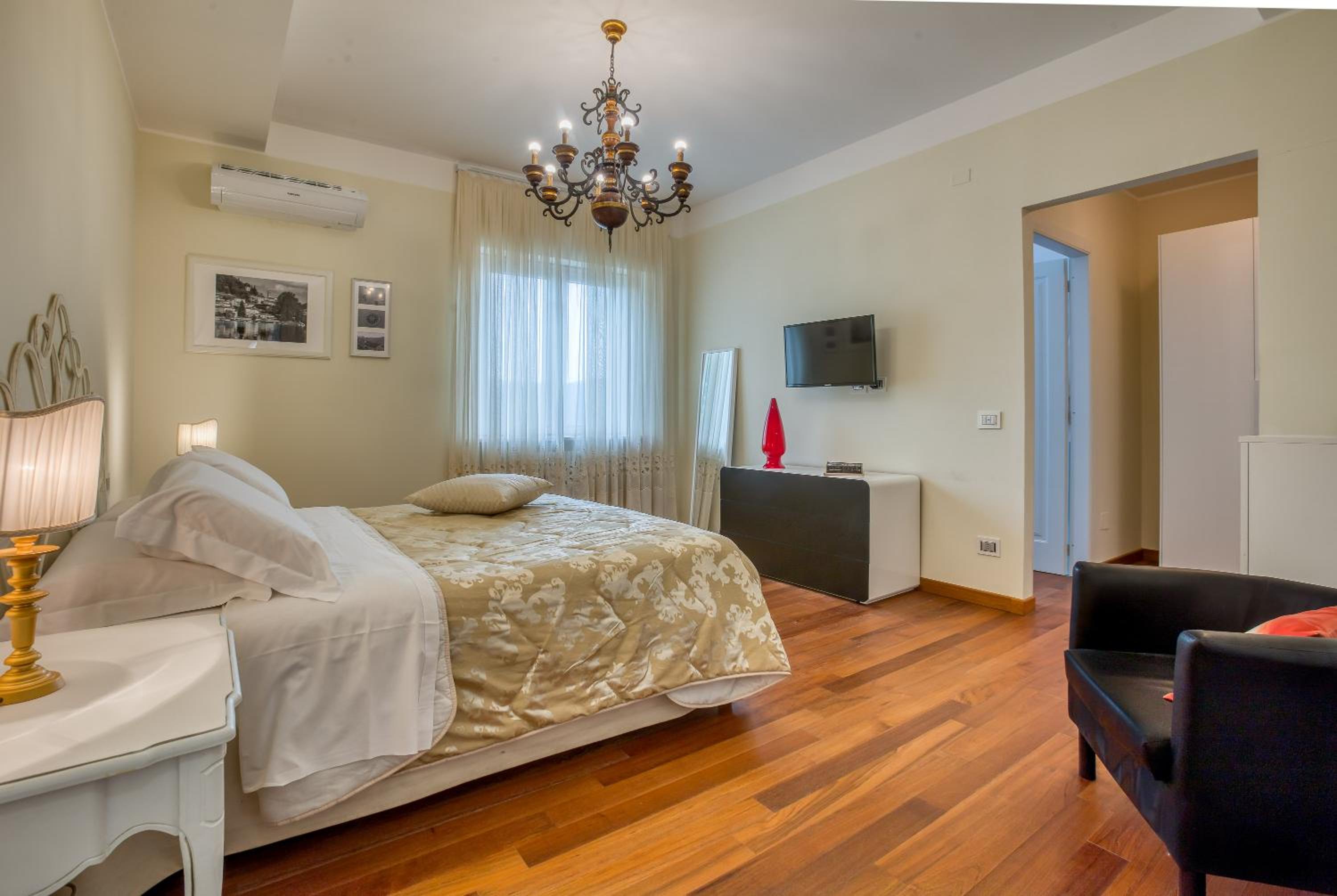 Suite - Photo 3