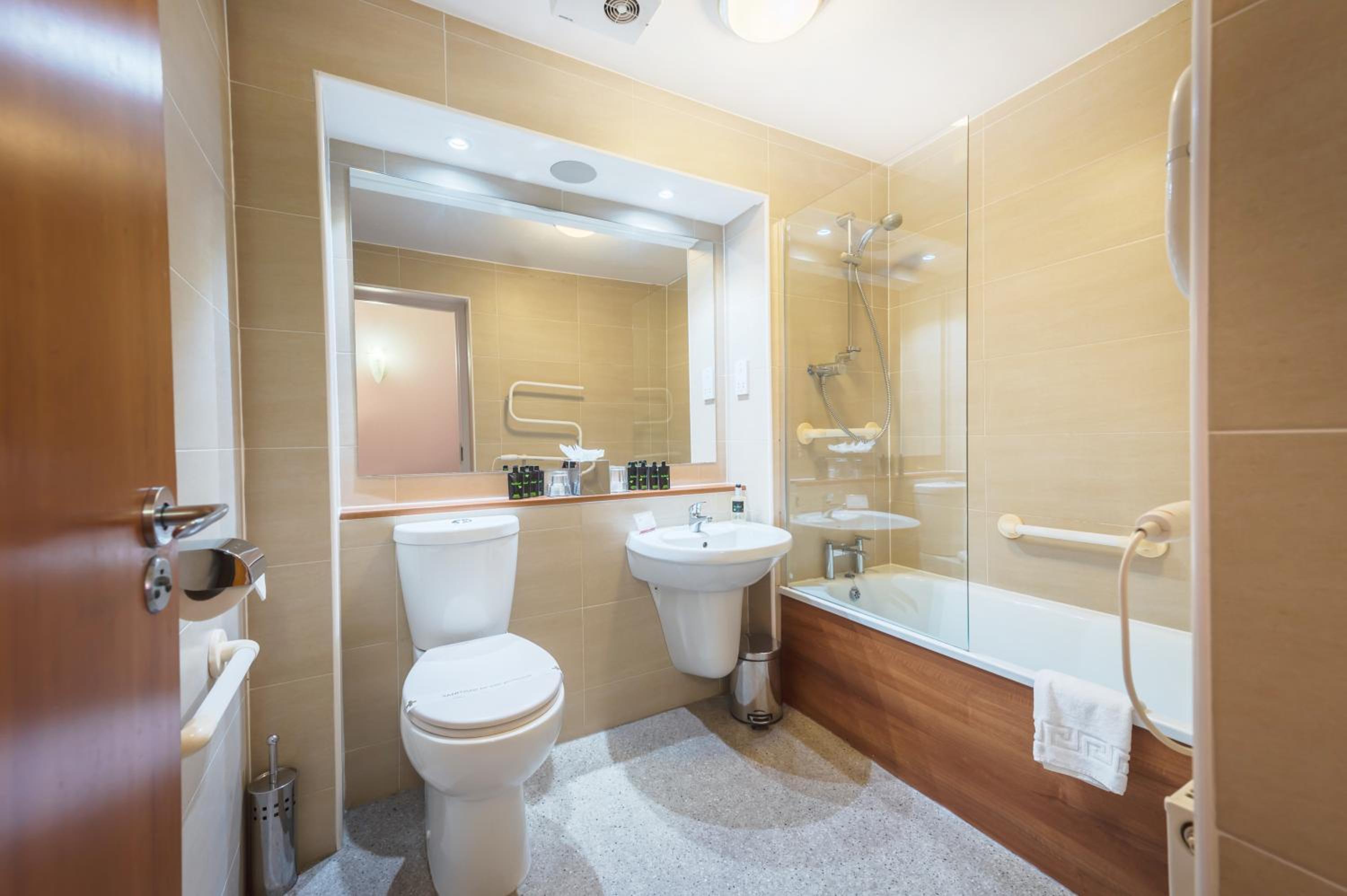 City Two Bedroom Apartment - Photo 6