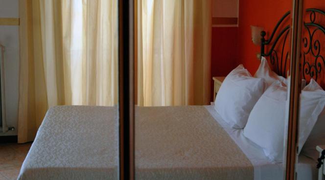 Deluxe Double or Twin Room with Lake View - Photo 3