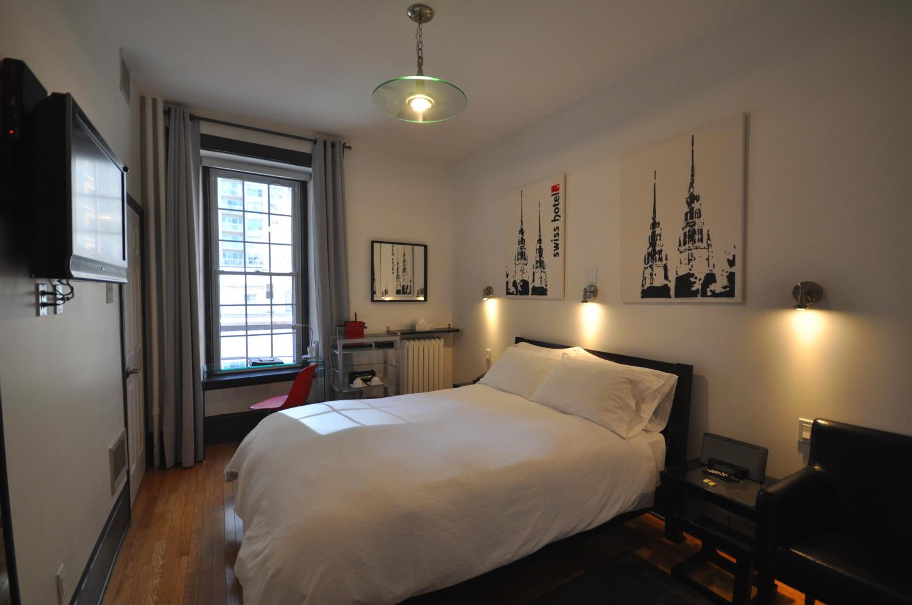 Standard Queen Room