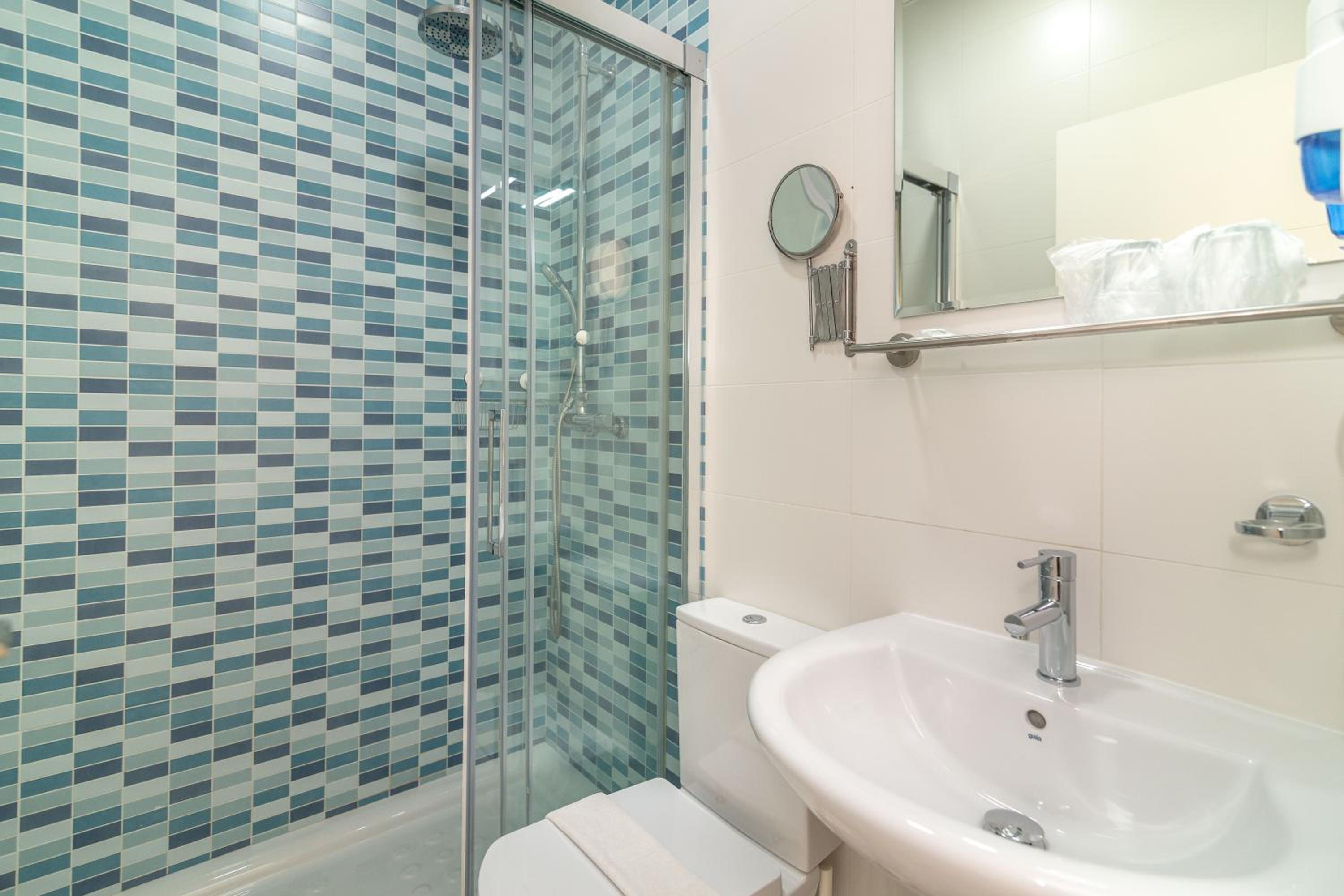 Standard Double Room - Photo 10