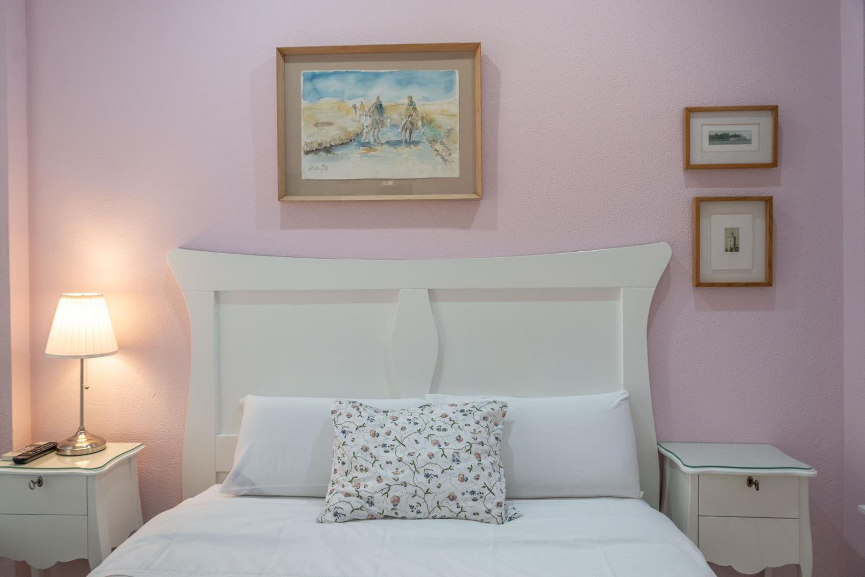 Standard Double Room - Photo 8