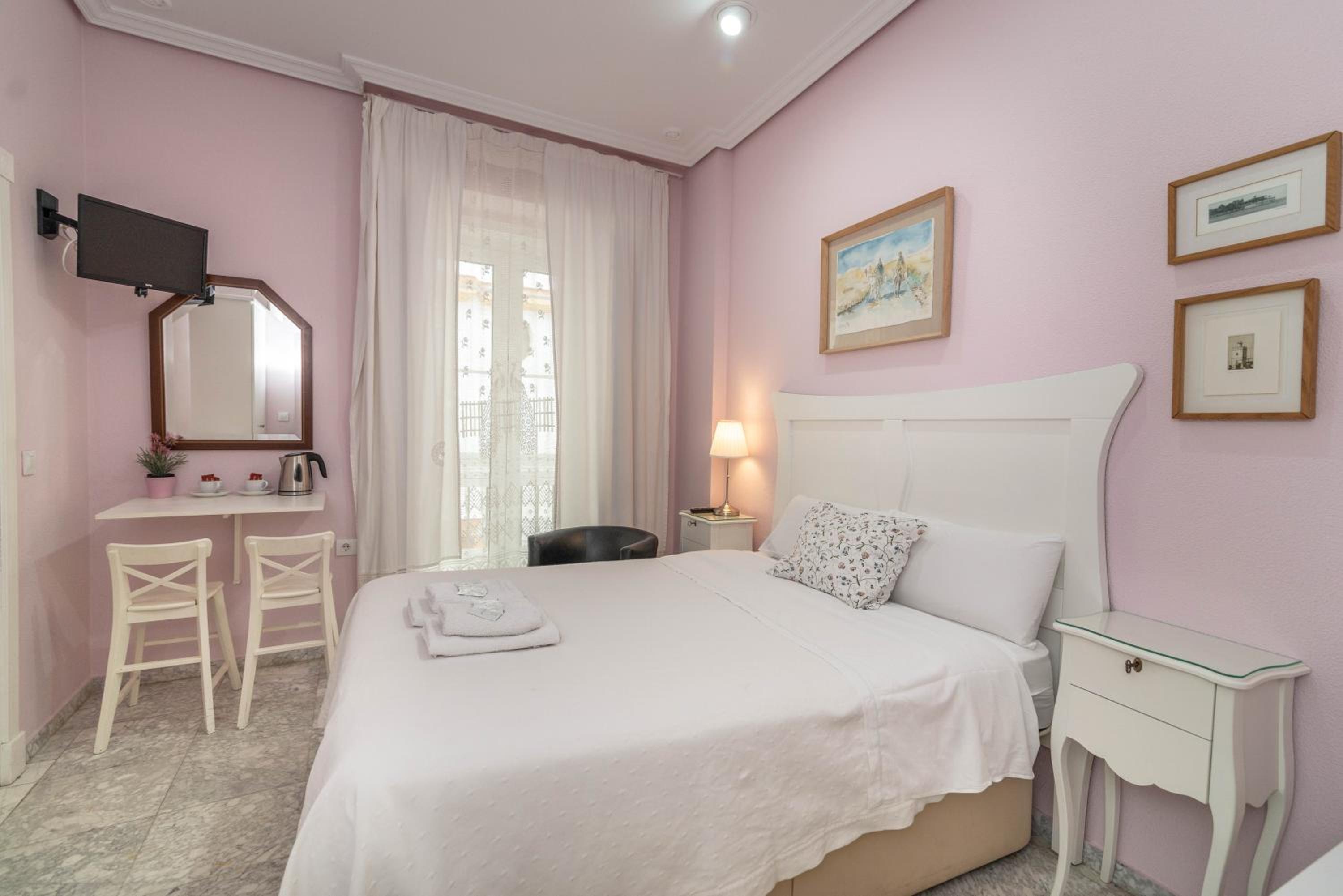 Standard Double Room - Photo 4