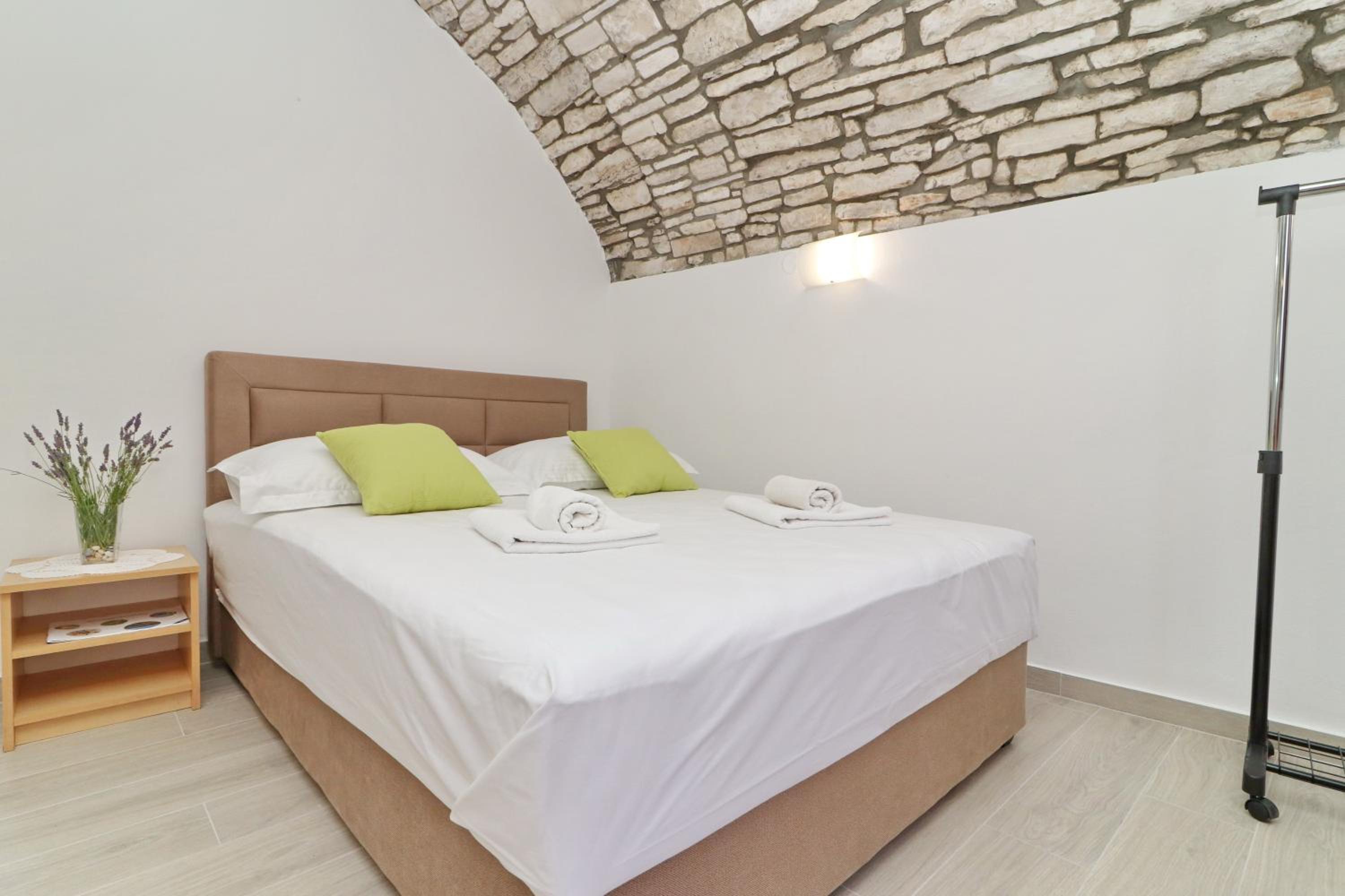 Studio Apartment with Terrace and City View - Photo 17