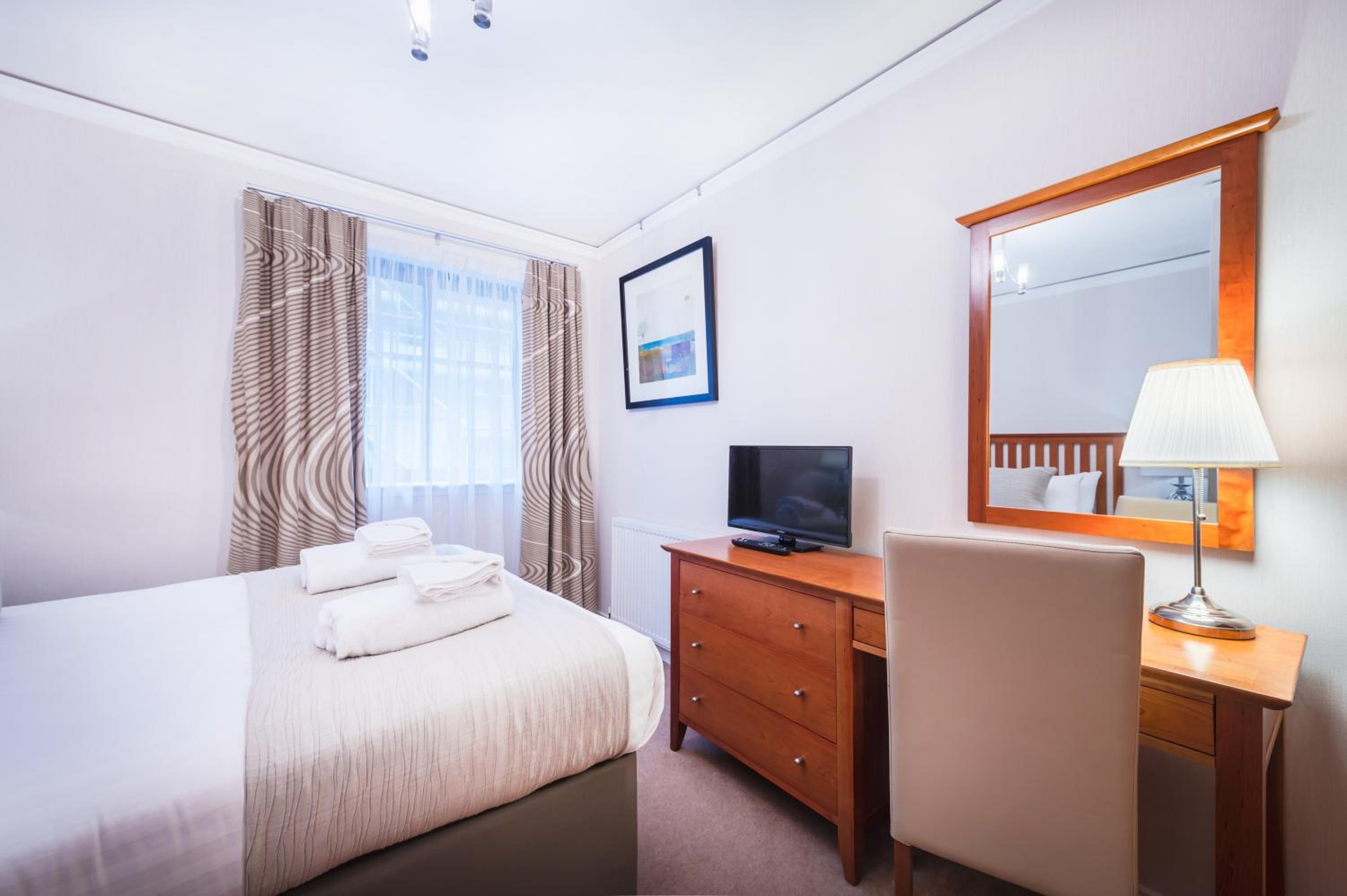 City One Bedroom Apartment - Photo 10