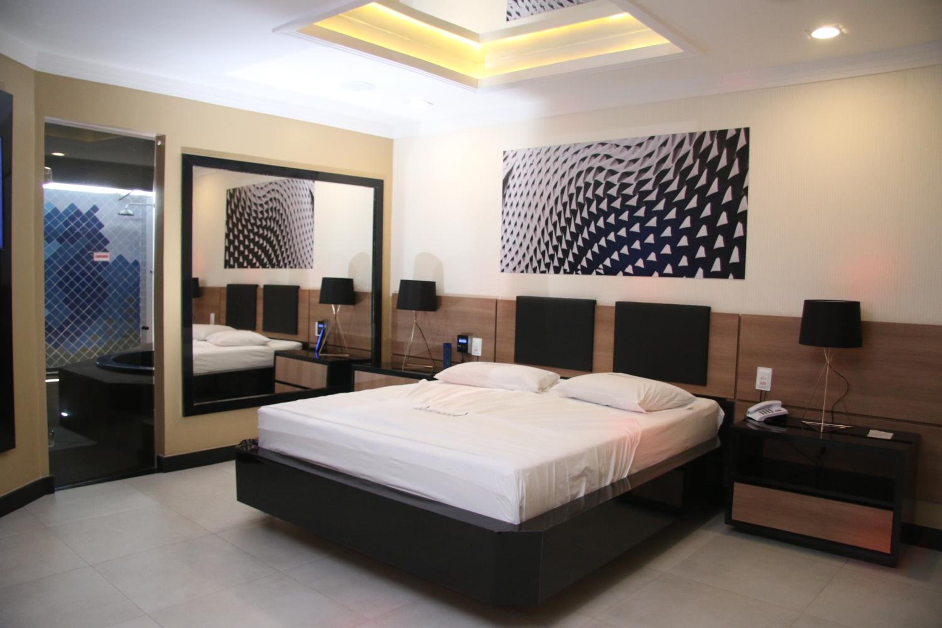 Deluxe Suite with Spa Bath