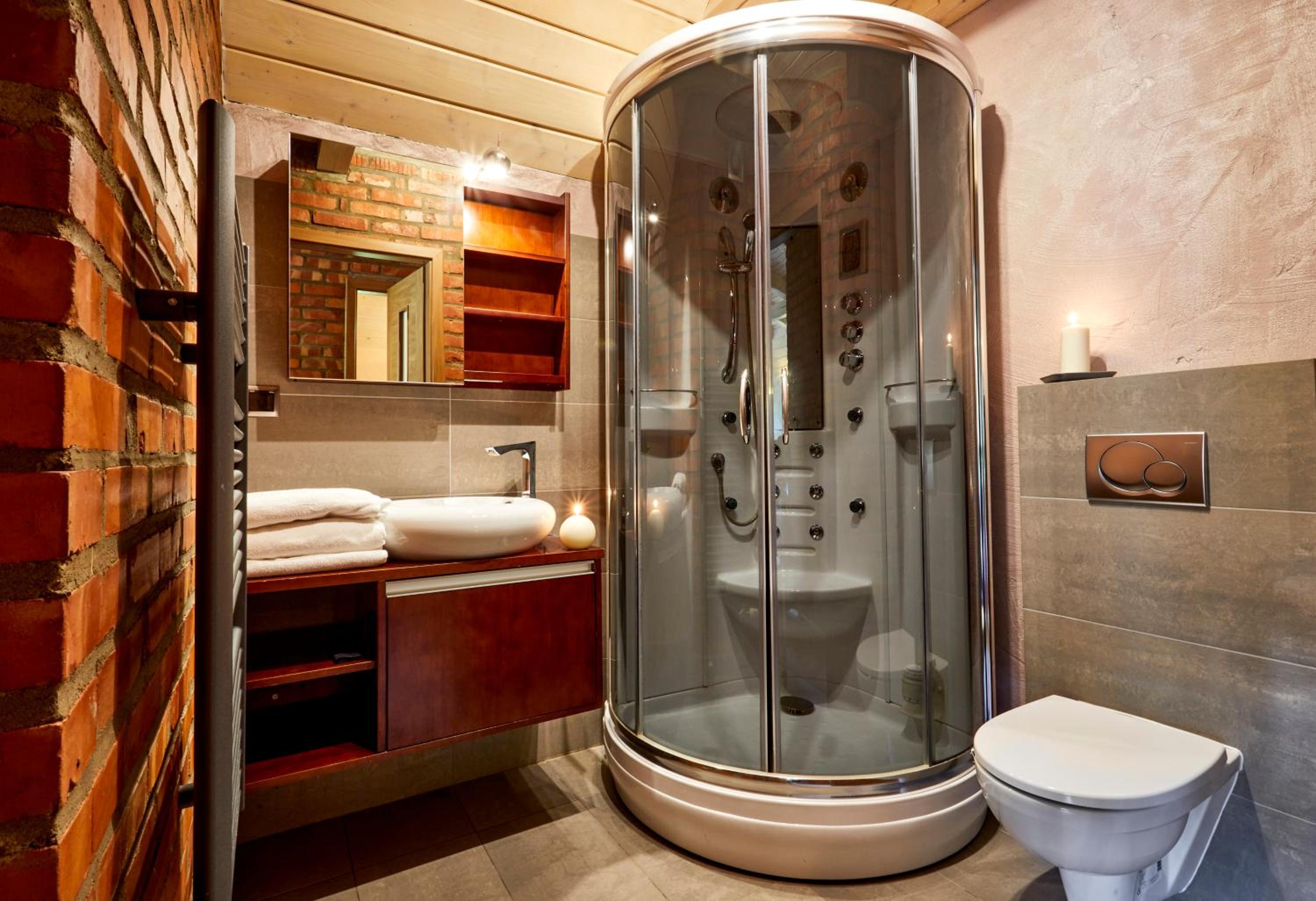 Deluxe Family Suite - Photo 13