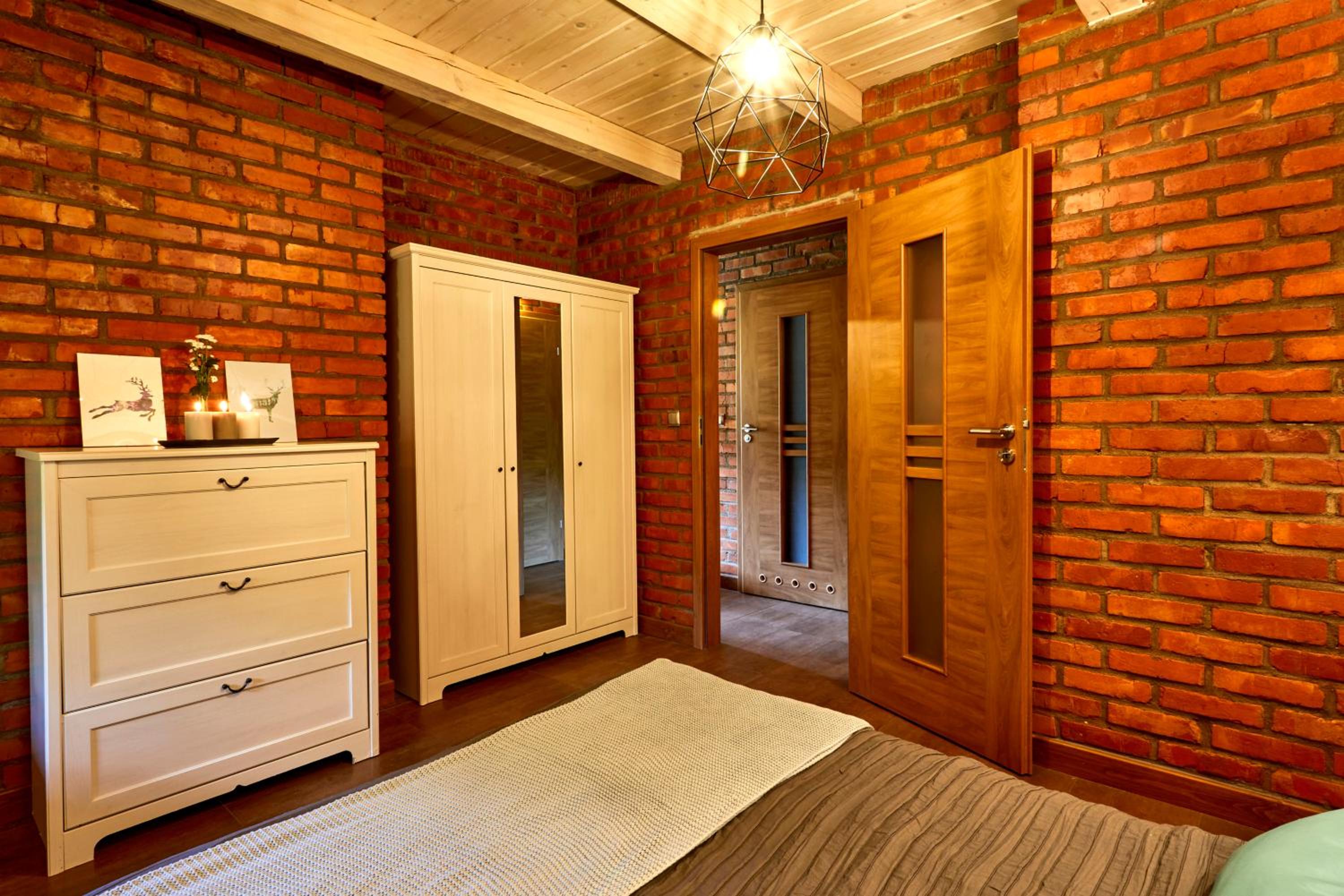 Deluxe Family Suite - Photo 14