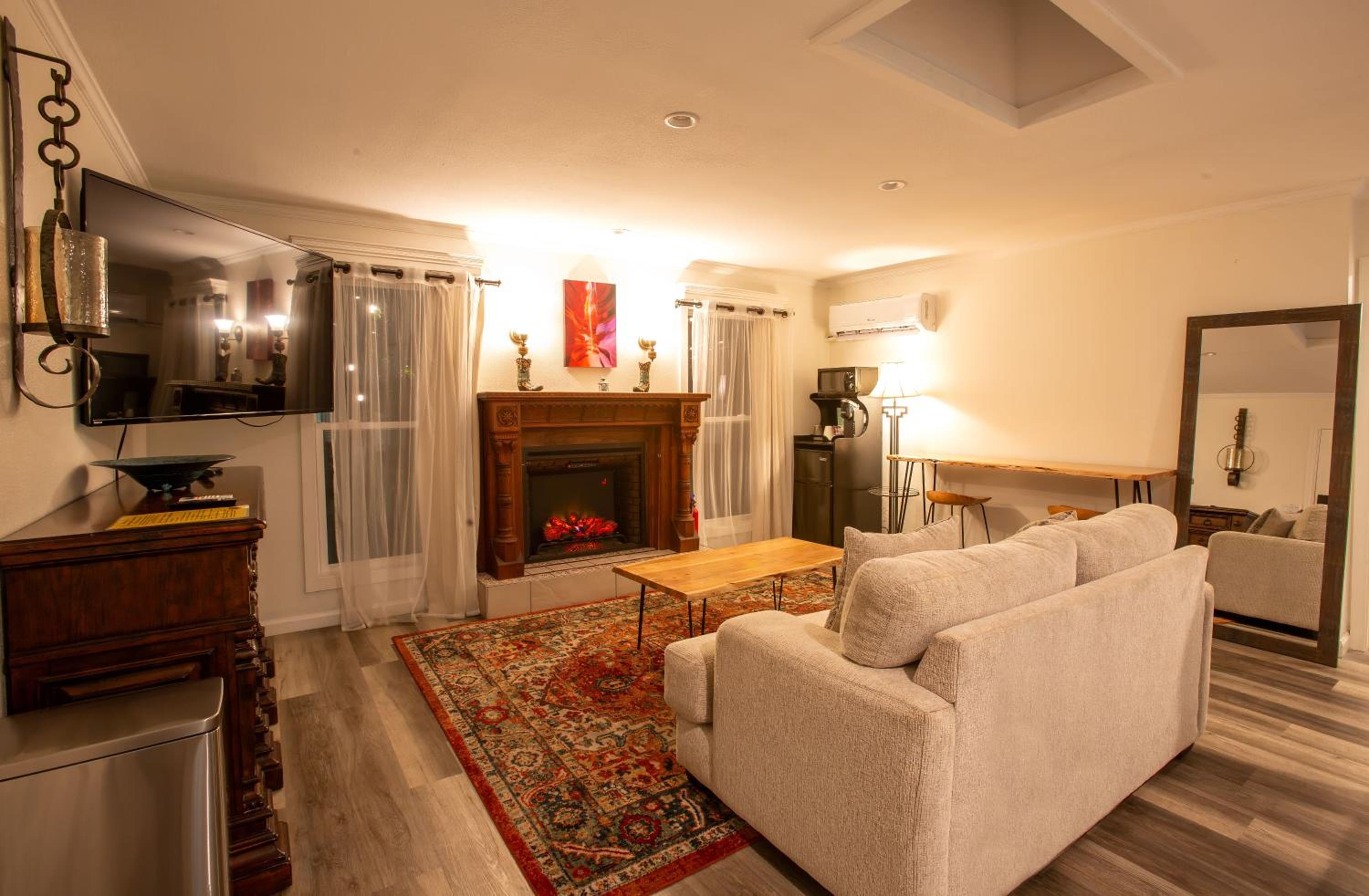 Deluxe King Suite