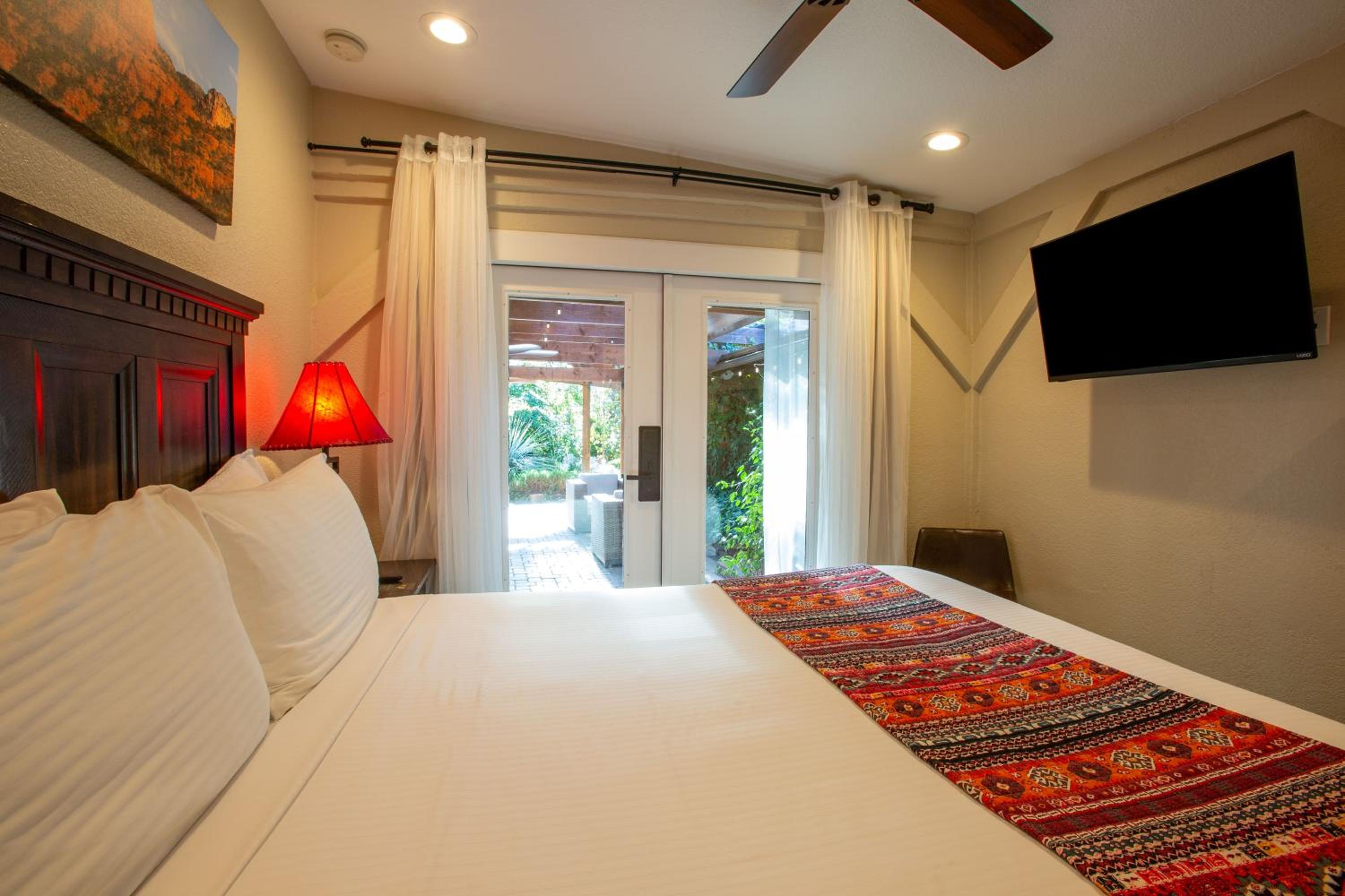 Queen Room with Garden View