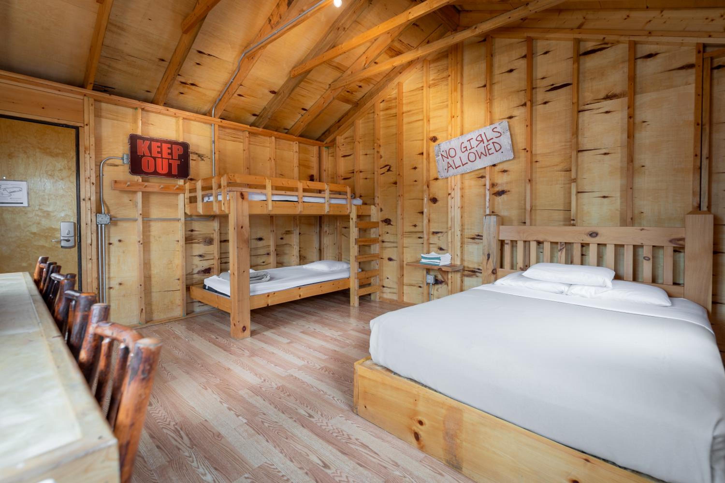 Treehouse Queen and Bunk Unit