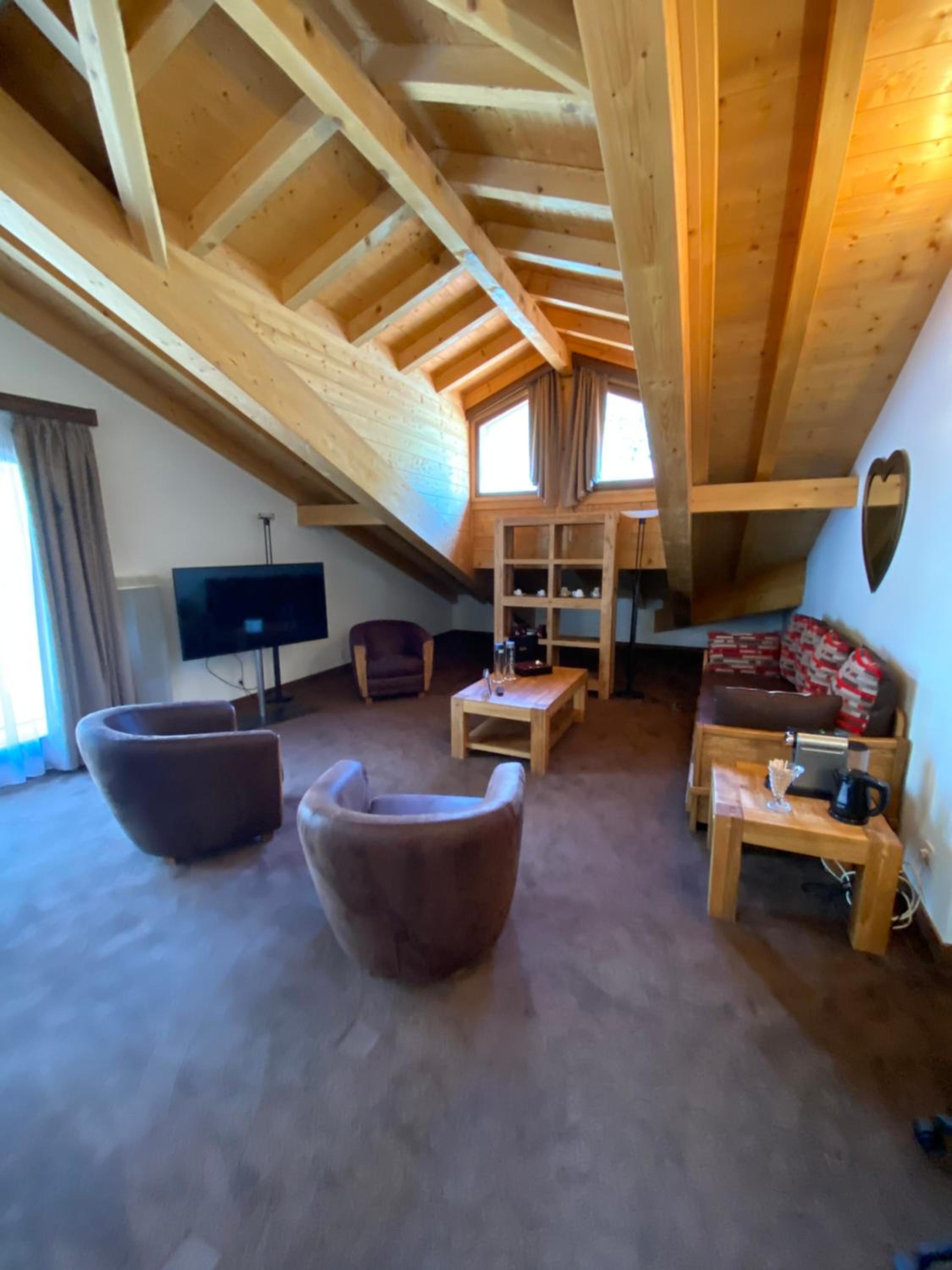 Executive Suite - Photo 1