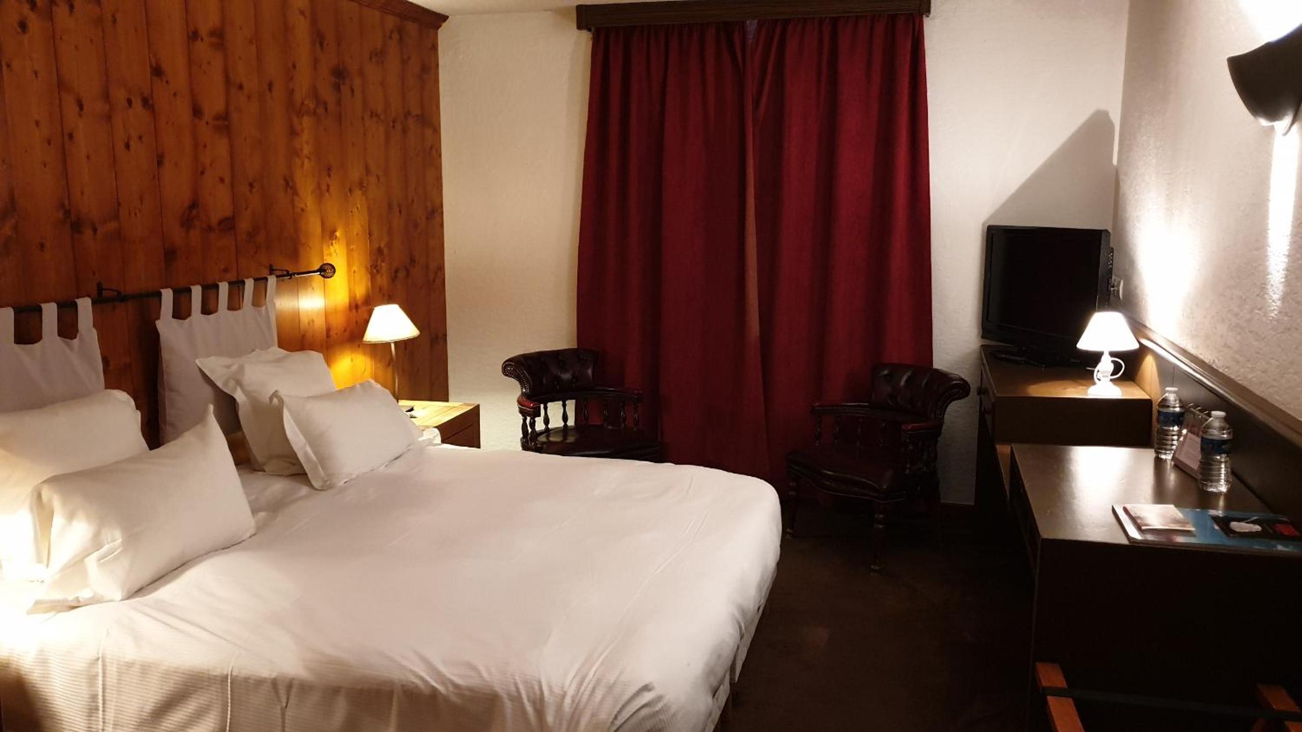 Standard Double Room - Photo 7