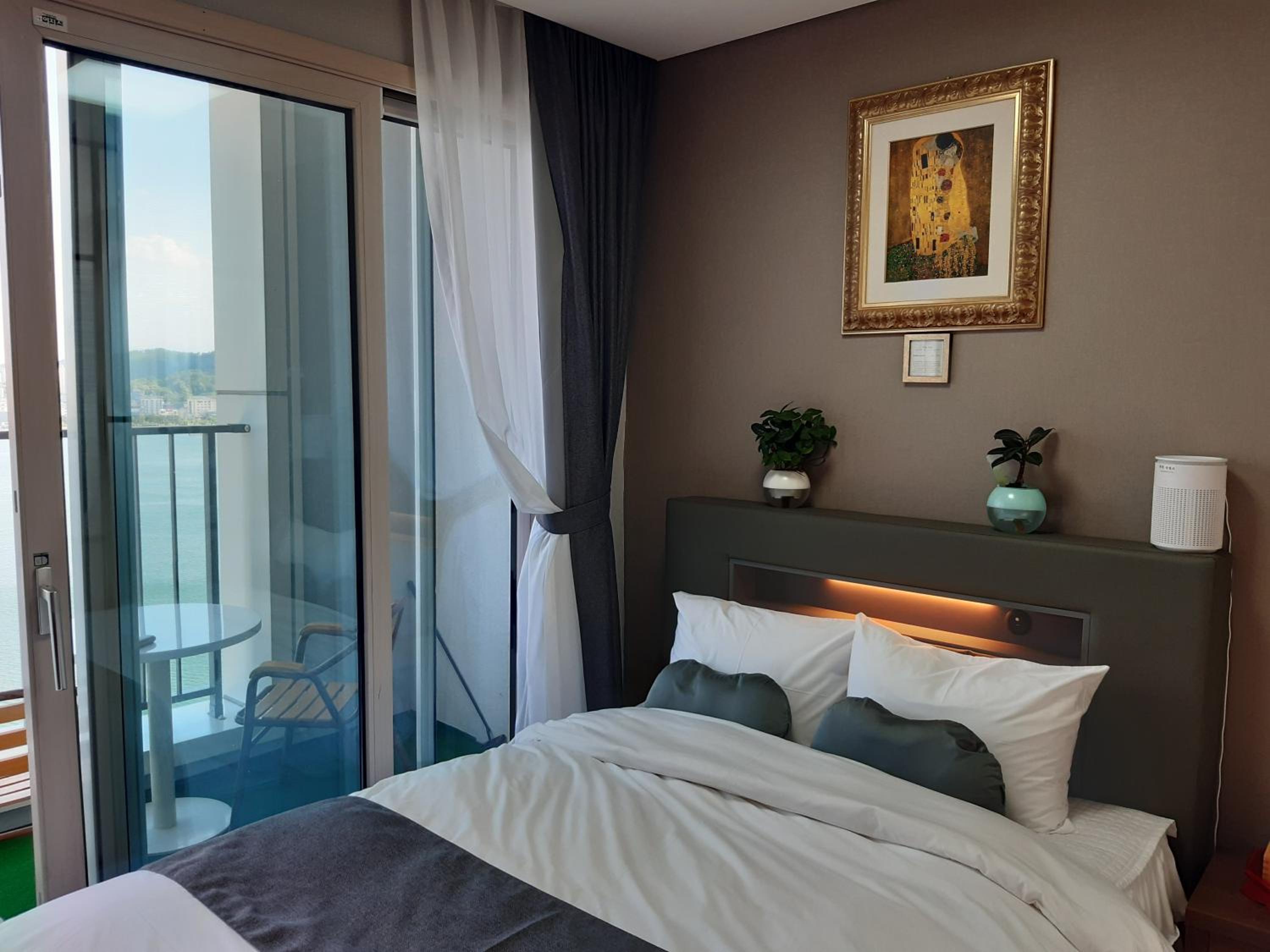 Queen Room with Sea View